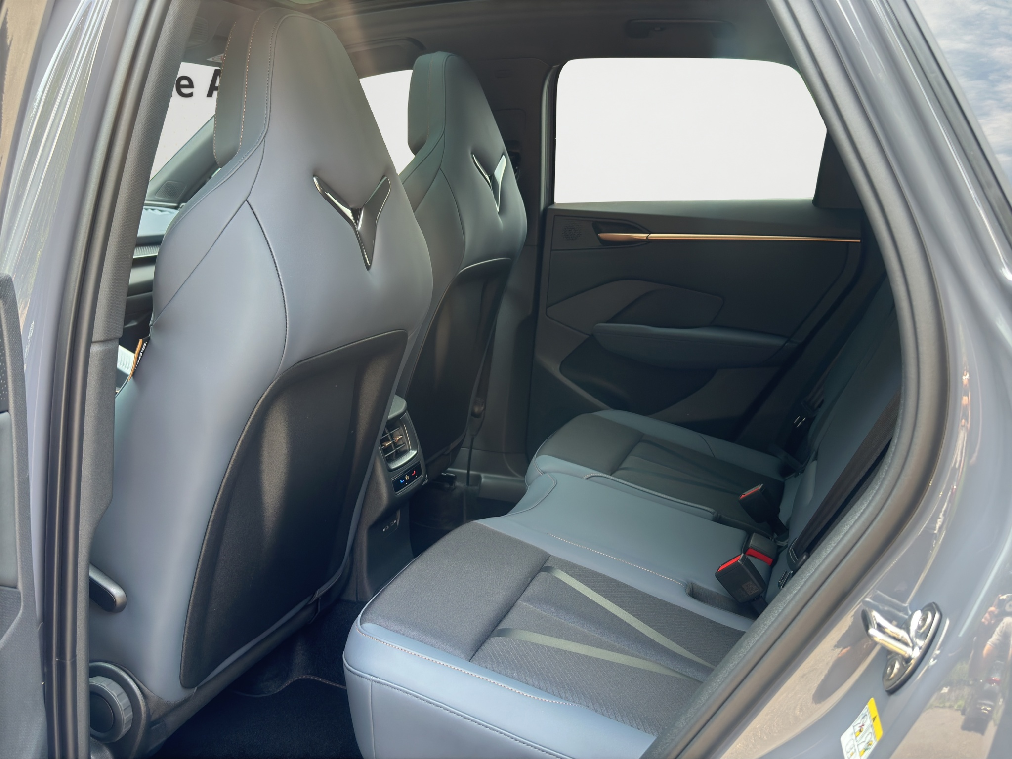 listing desktop thumbnail image 13