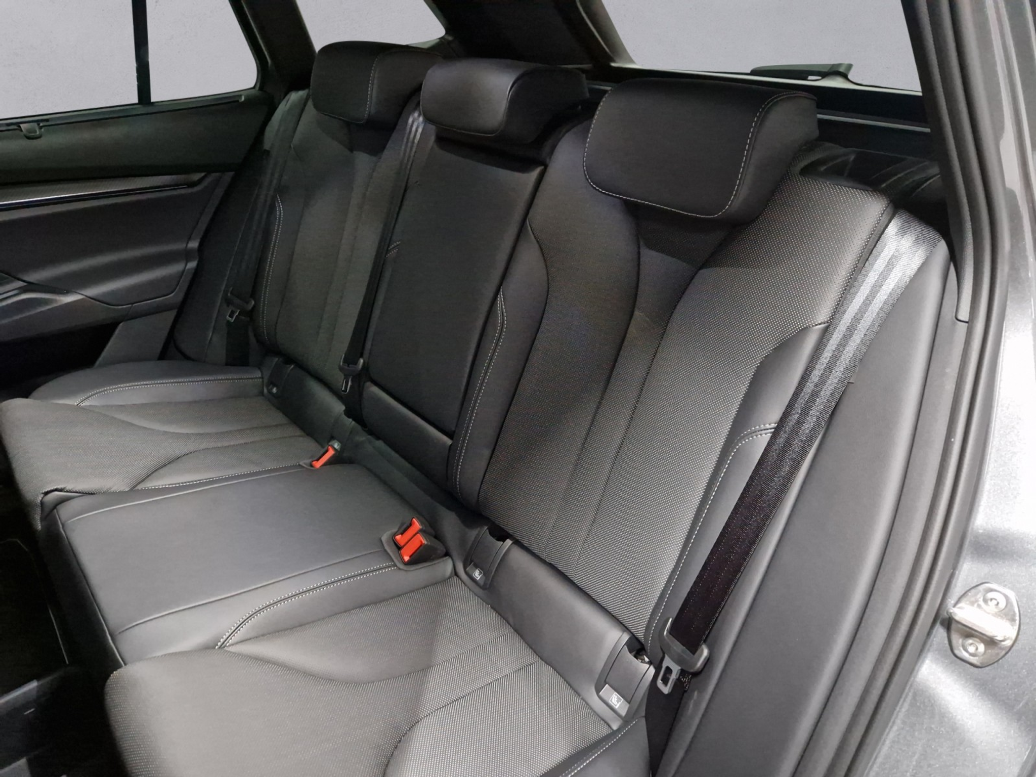 listing desktop thumbnail image 12