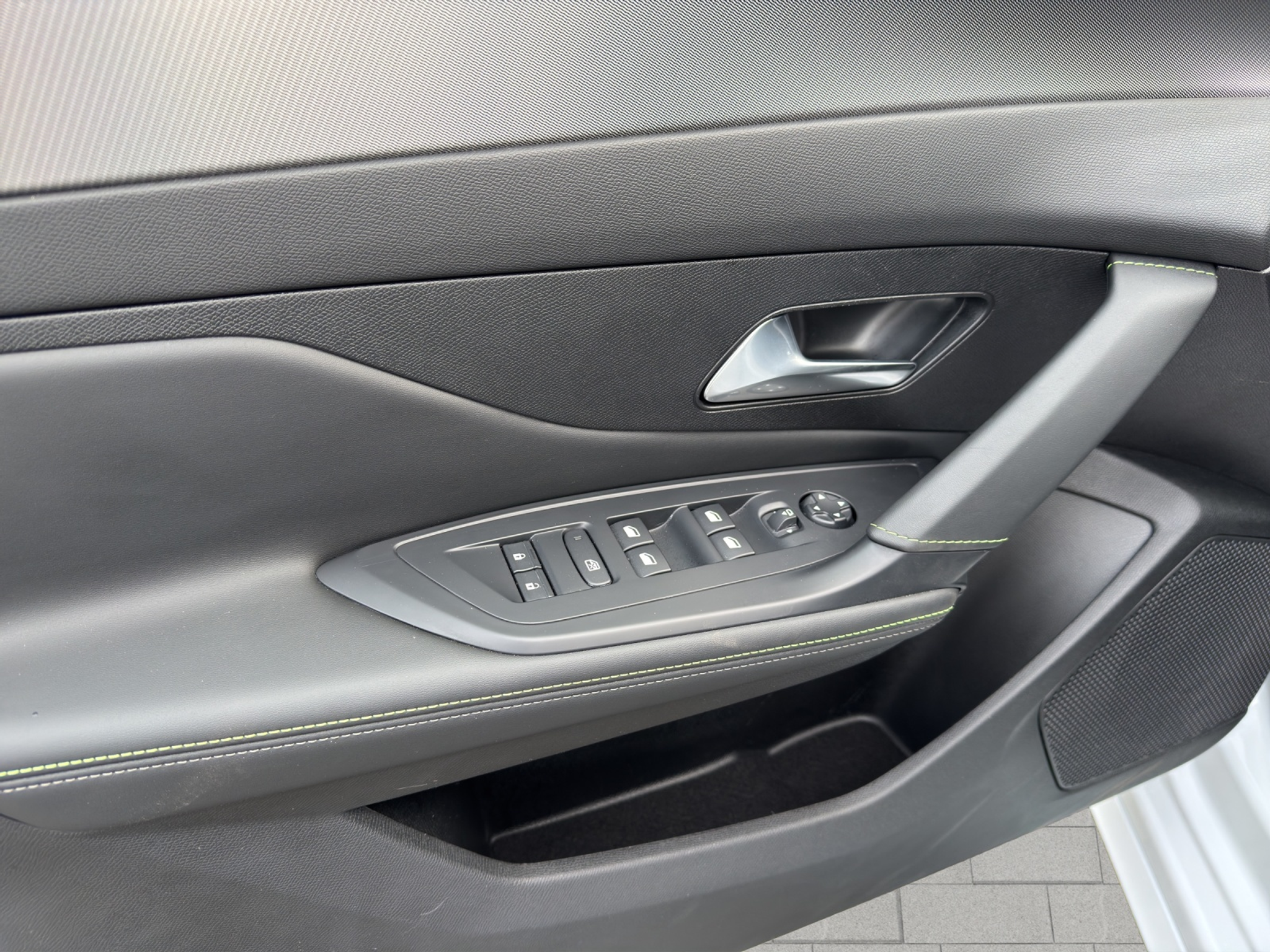 listing desktop thumbnail image 22