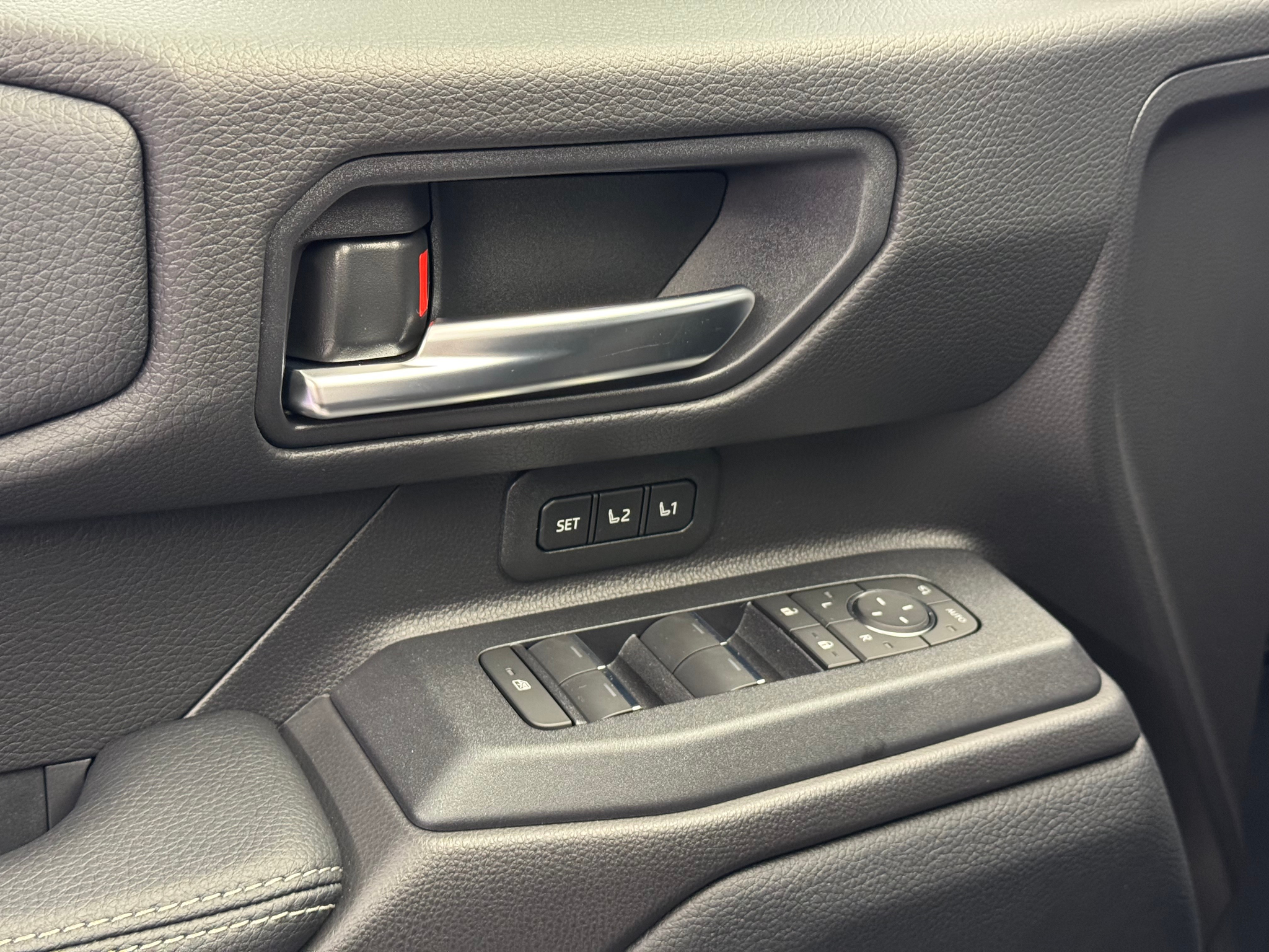 listing desktop thumbnail image 16