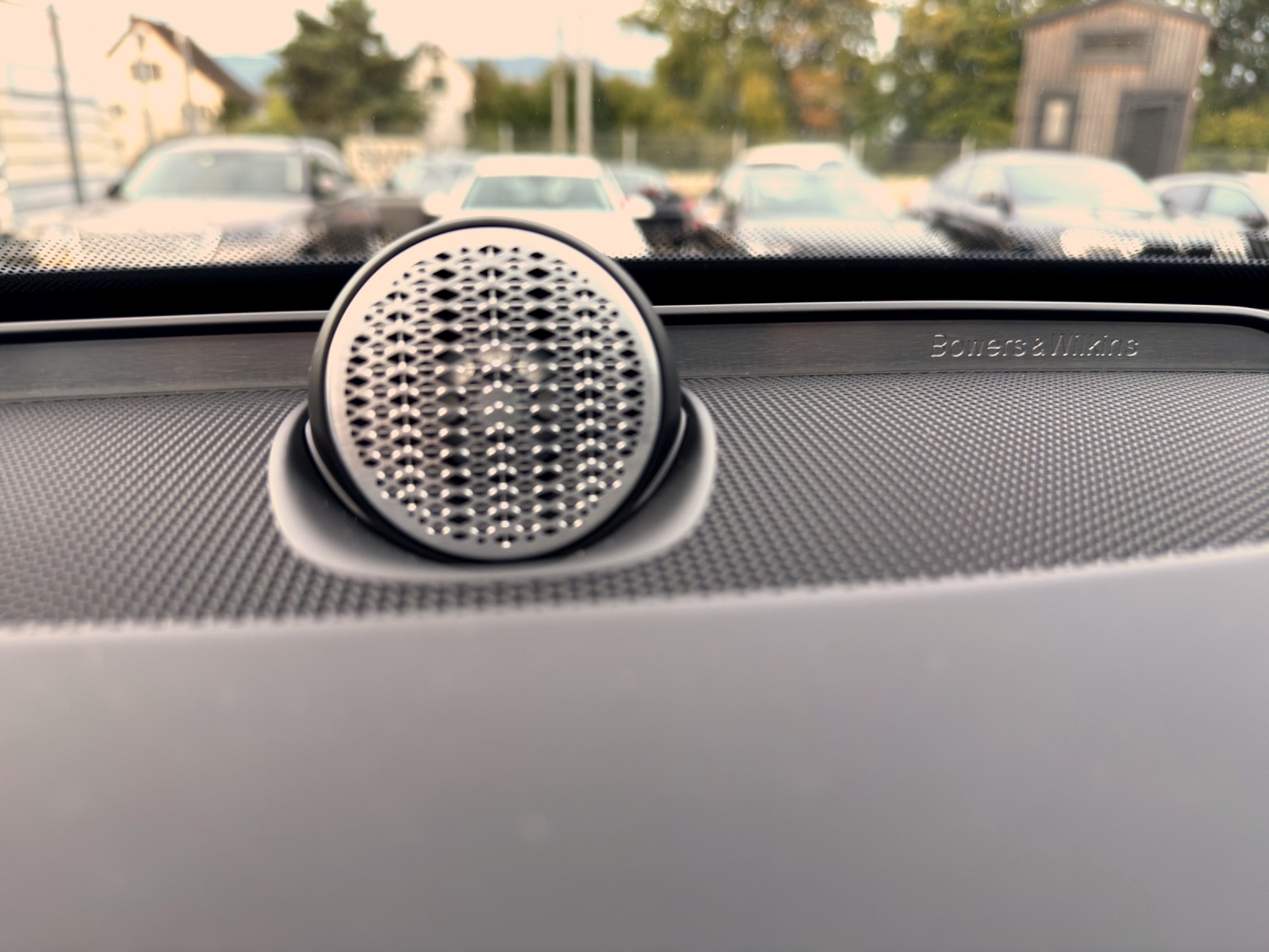 listing desktop thumbnail image 31