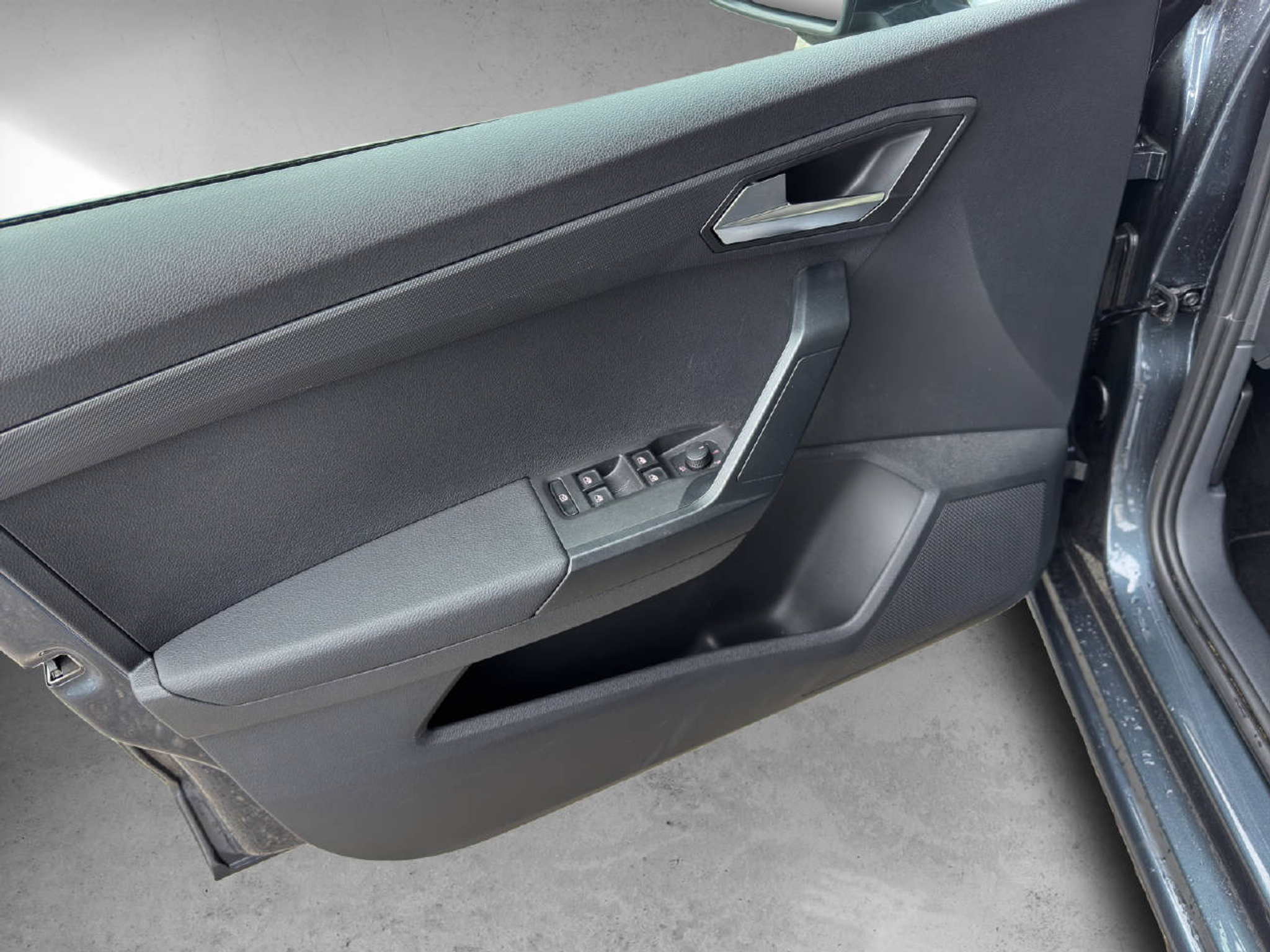 listing desktop thumbnail image 12