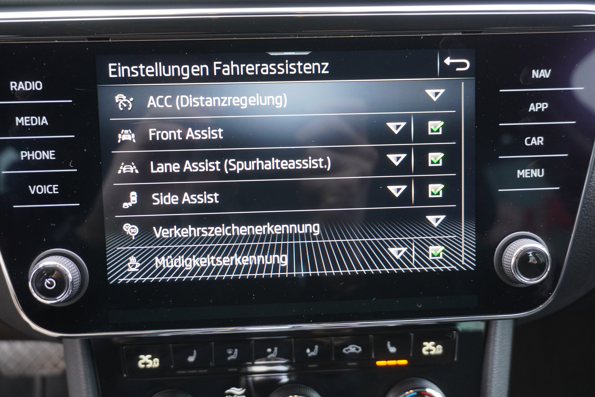 listing desktop thumbnail image 25