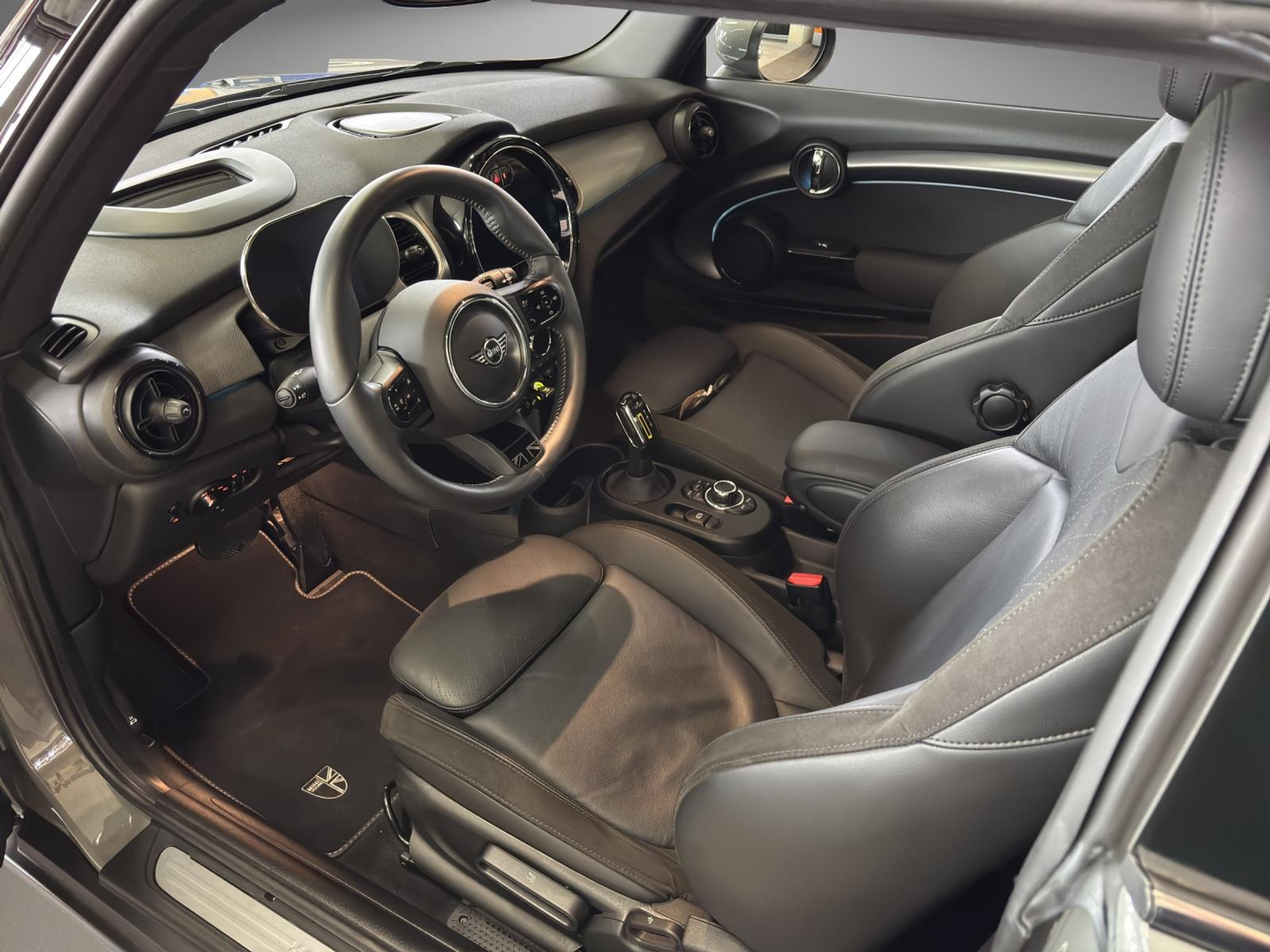 listing desktop thumbnail image 3