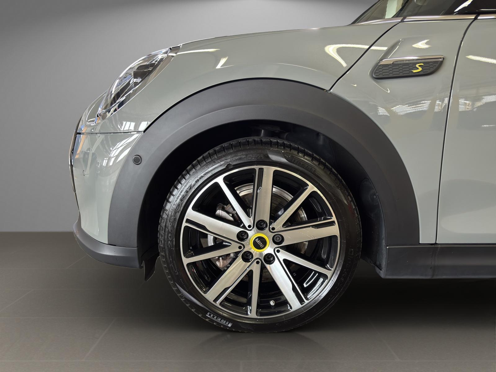 listing desktop thumbnail image 2