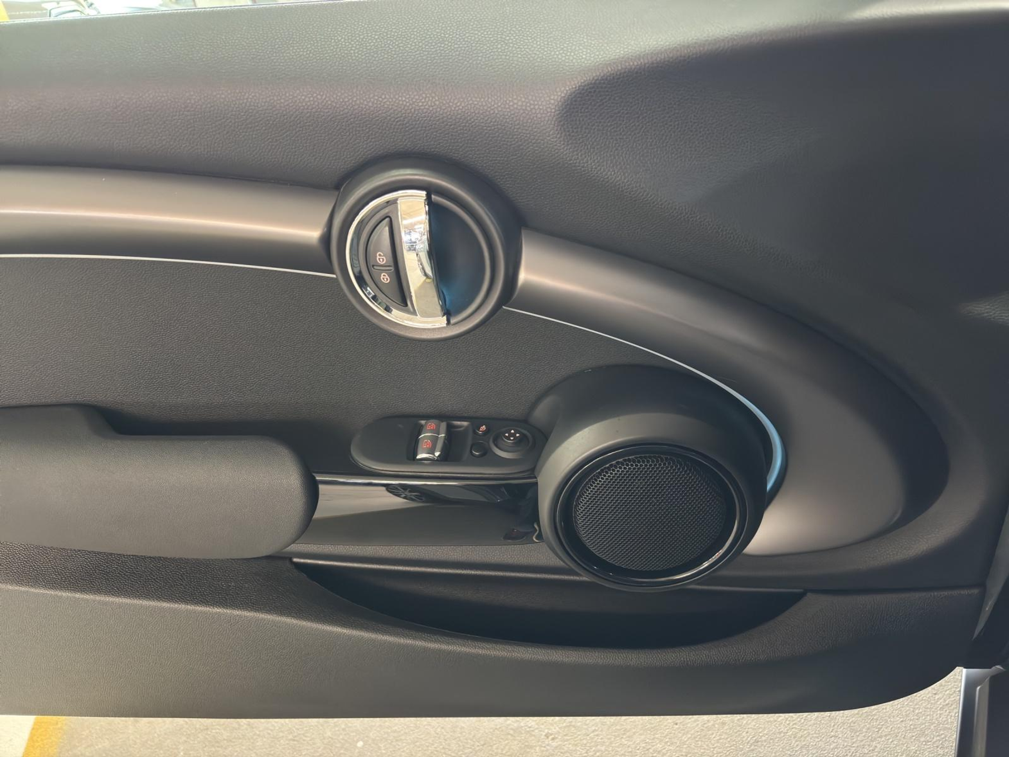 listing desktop thumbnail image 5