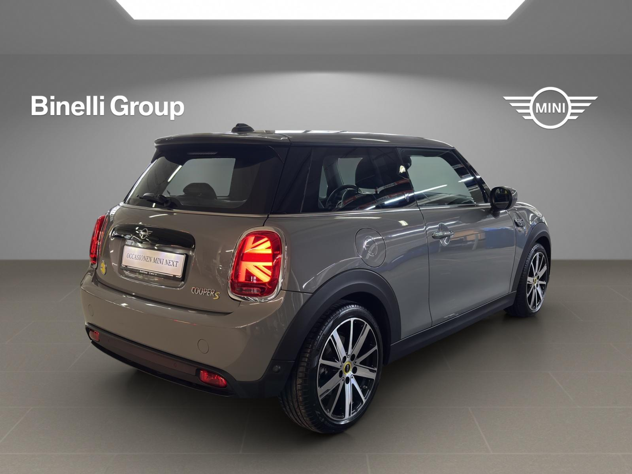 listing desktop thumbnail image 15