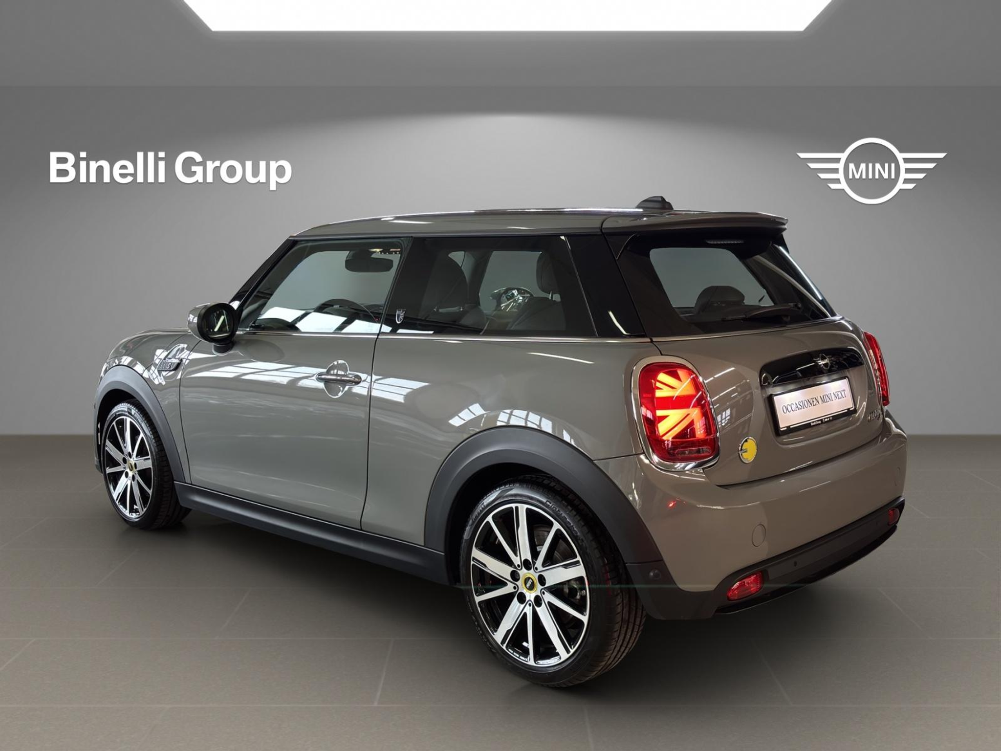 listing desktop thumbnail image 12