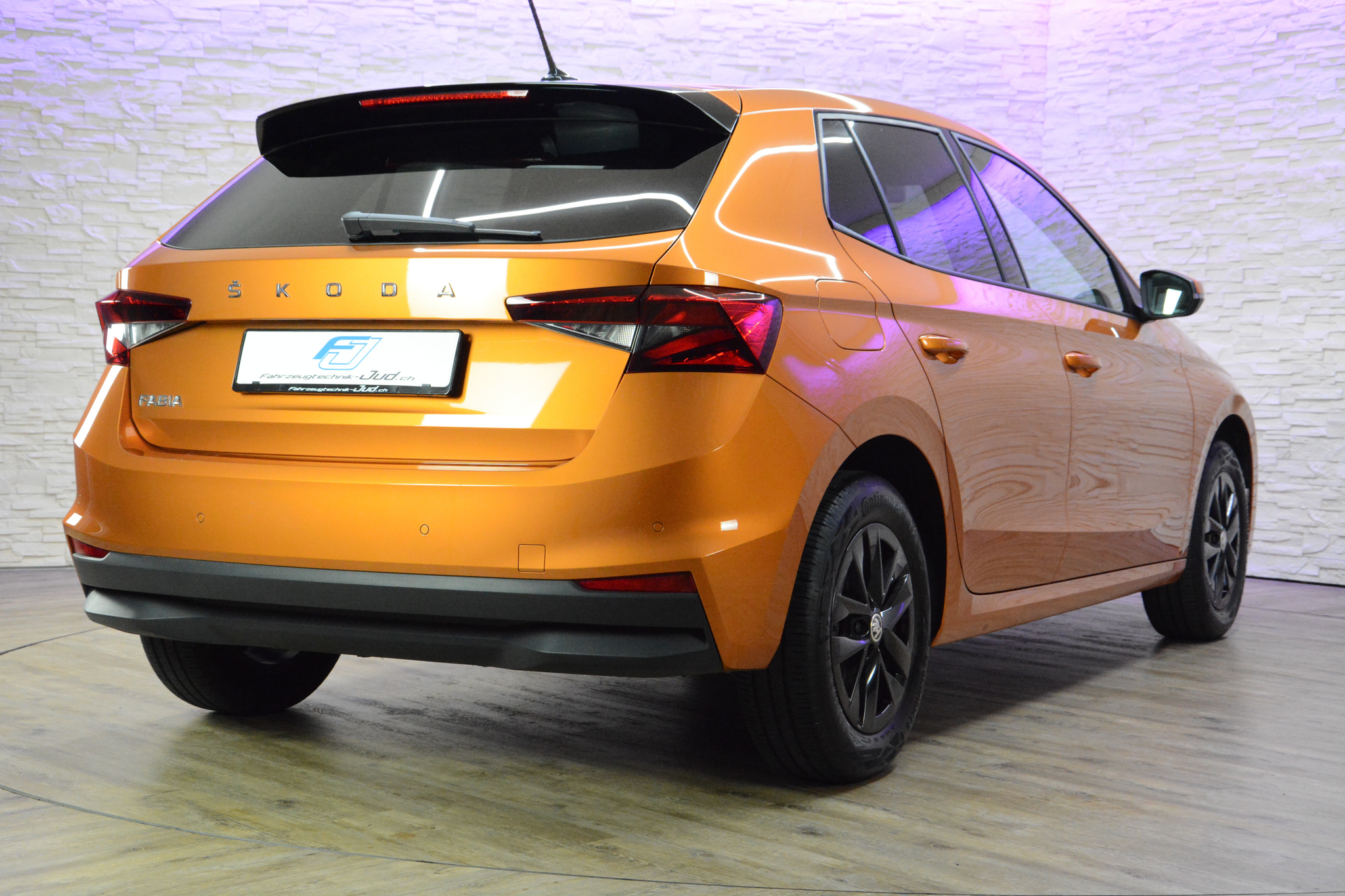 listing desktop thumbnail image 4