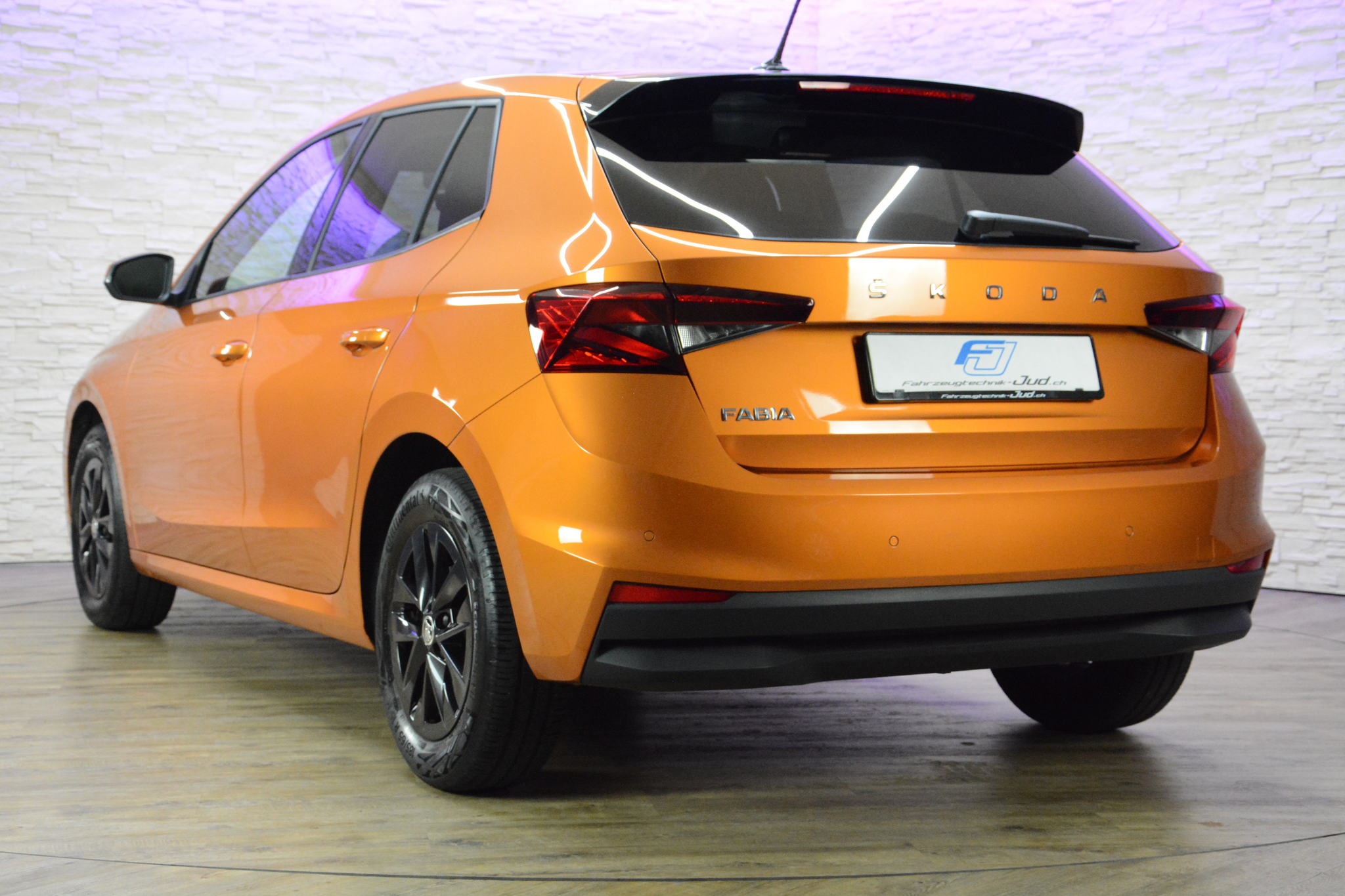 listing desktop thumbnail image 5