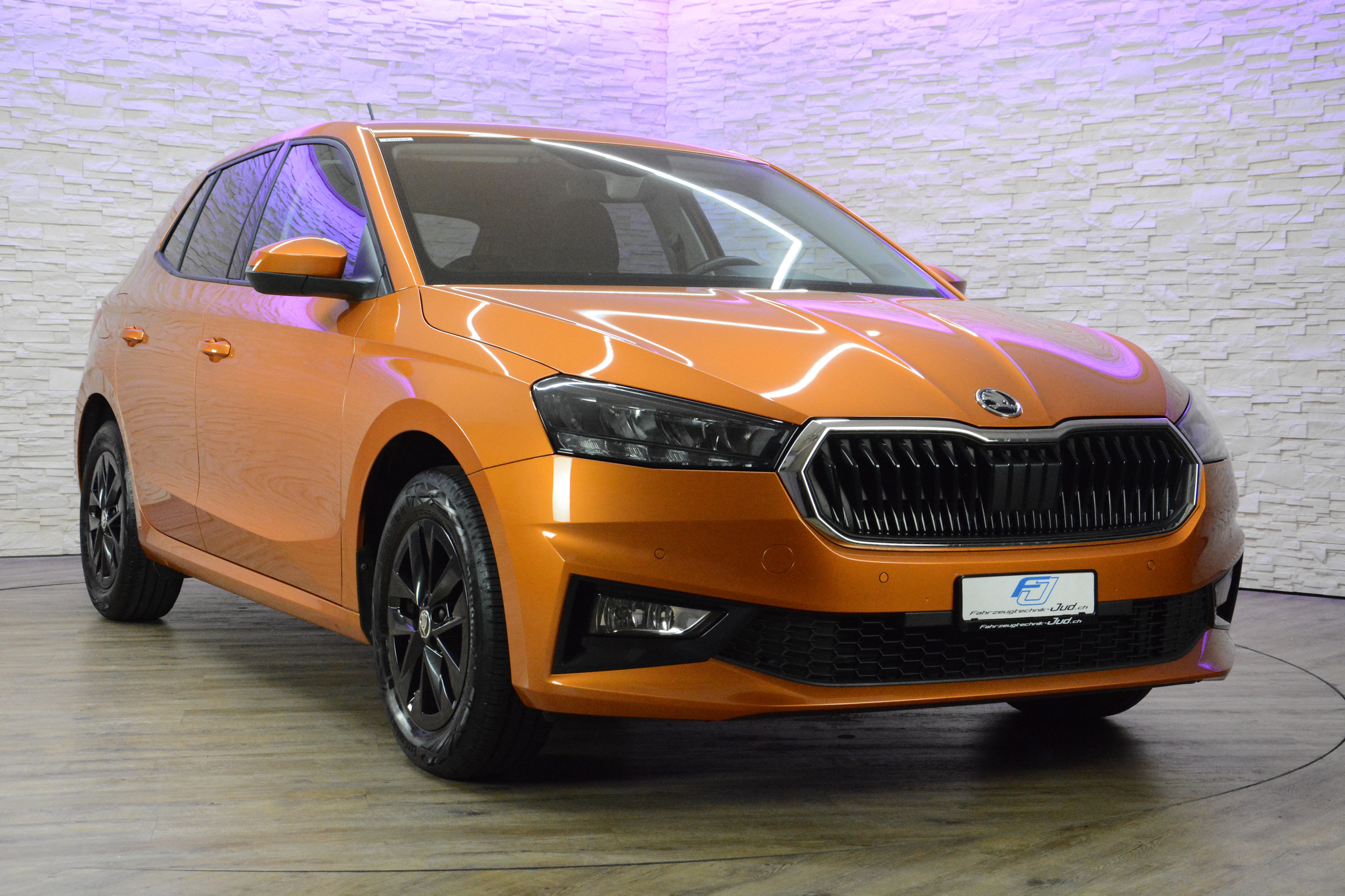 listing desktop thumbnail image 1