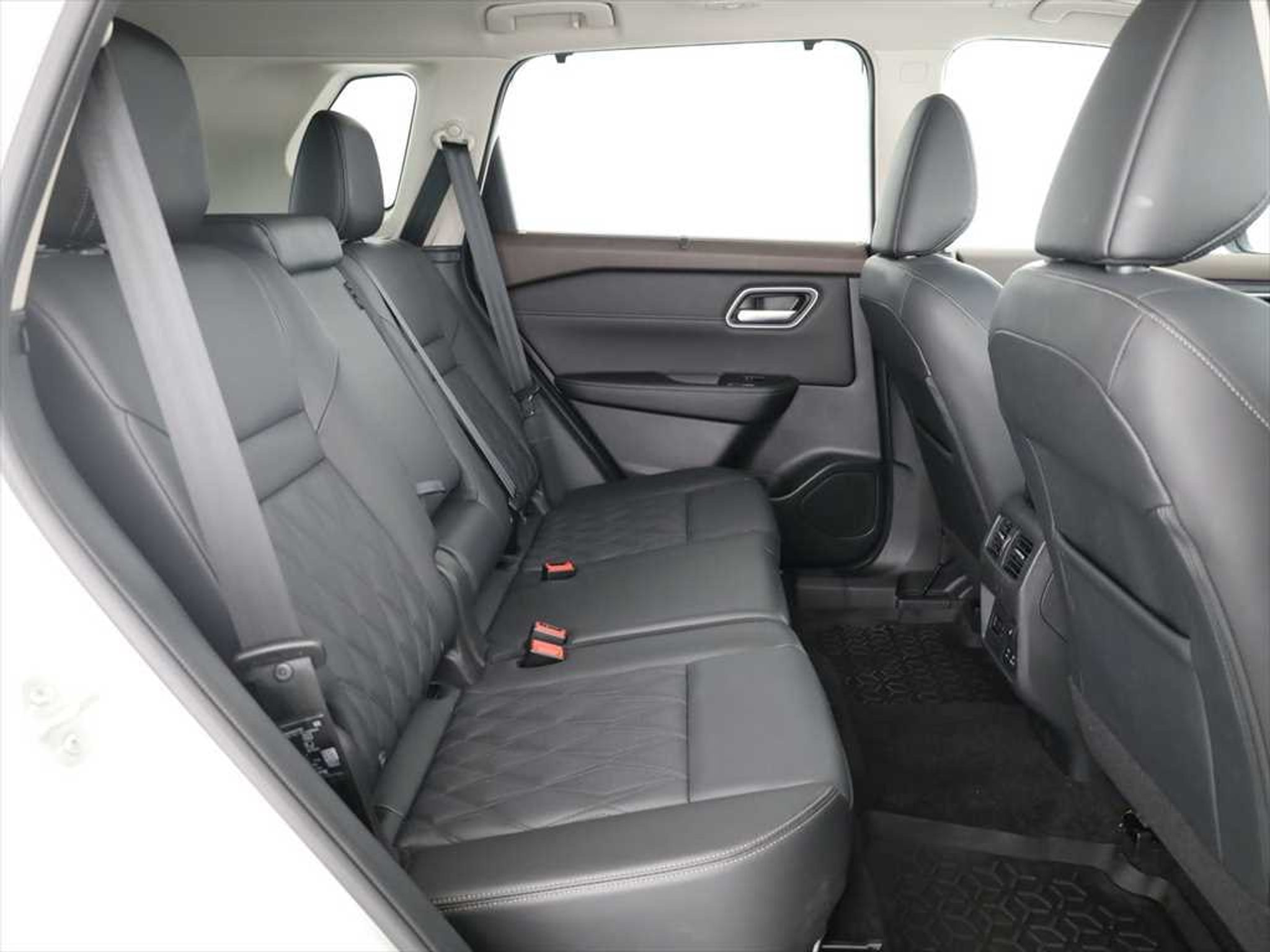 listing desktop thumbnail image 10