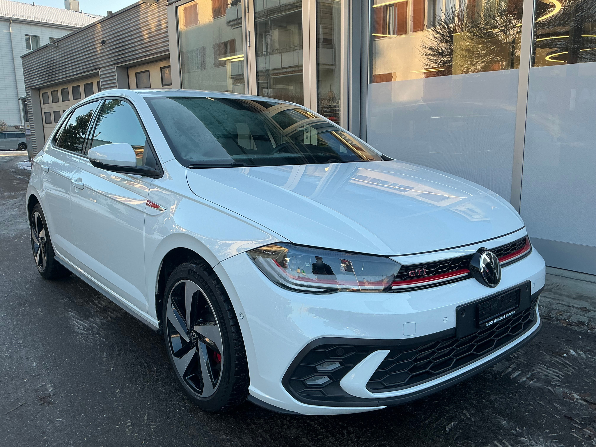 listing desktop thumbnail image 2