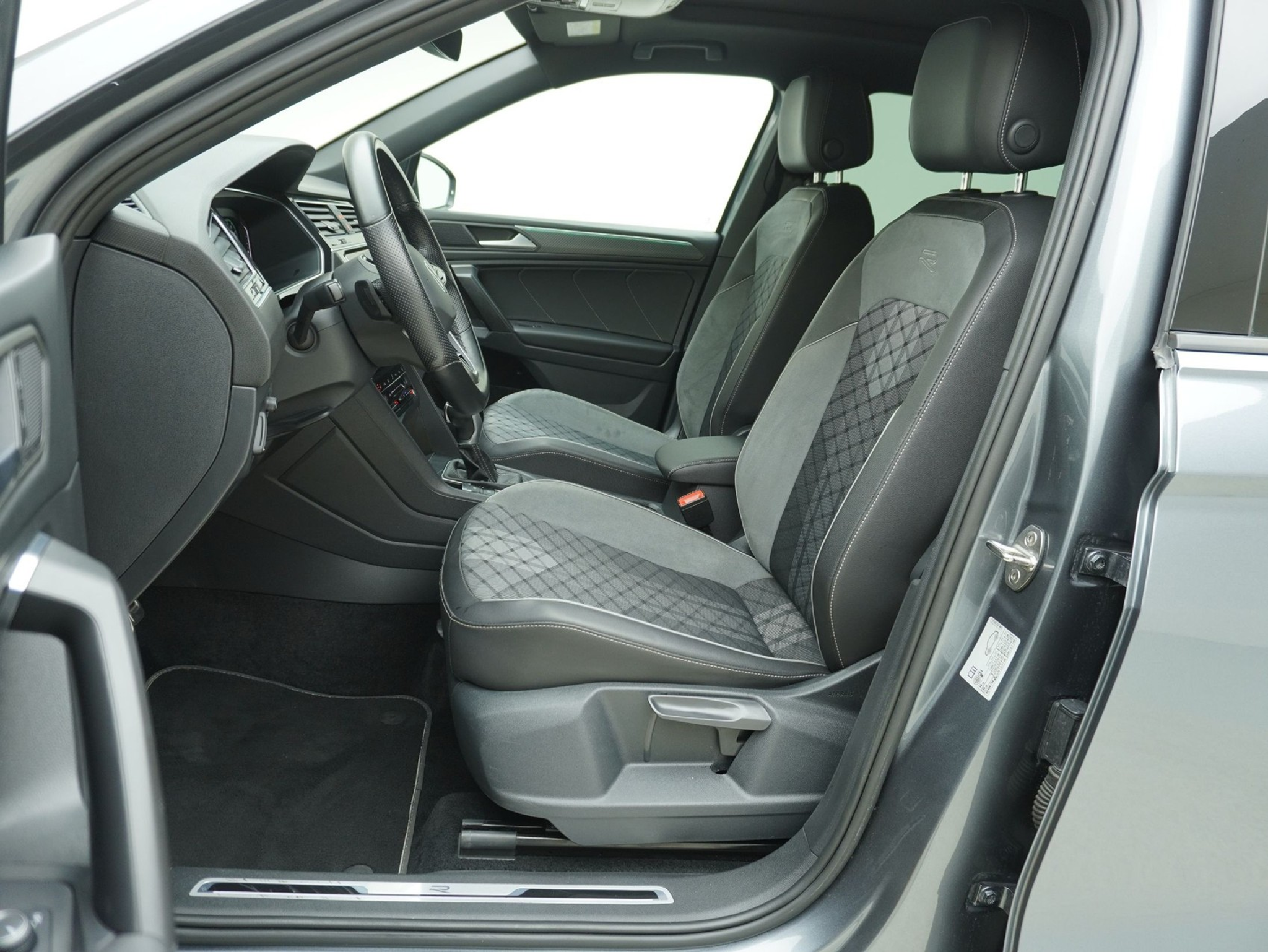 listing desktop thumbnail image 7