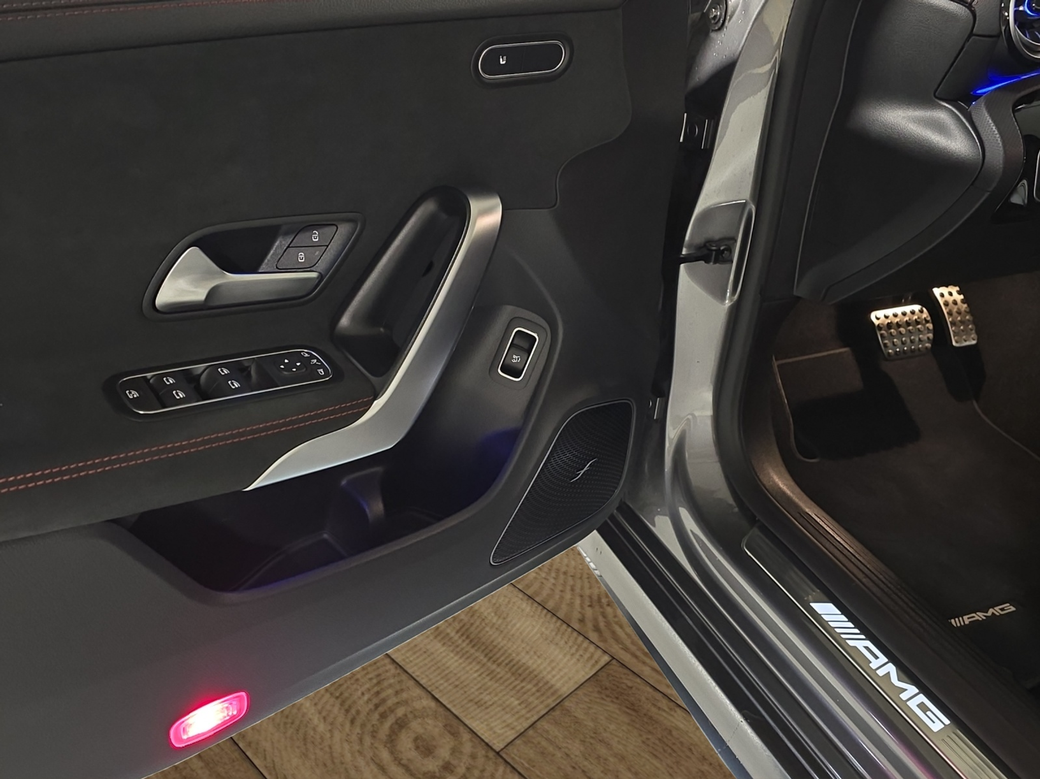 listing desktop thumbnail image 19