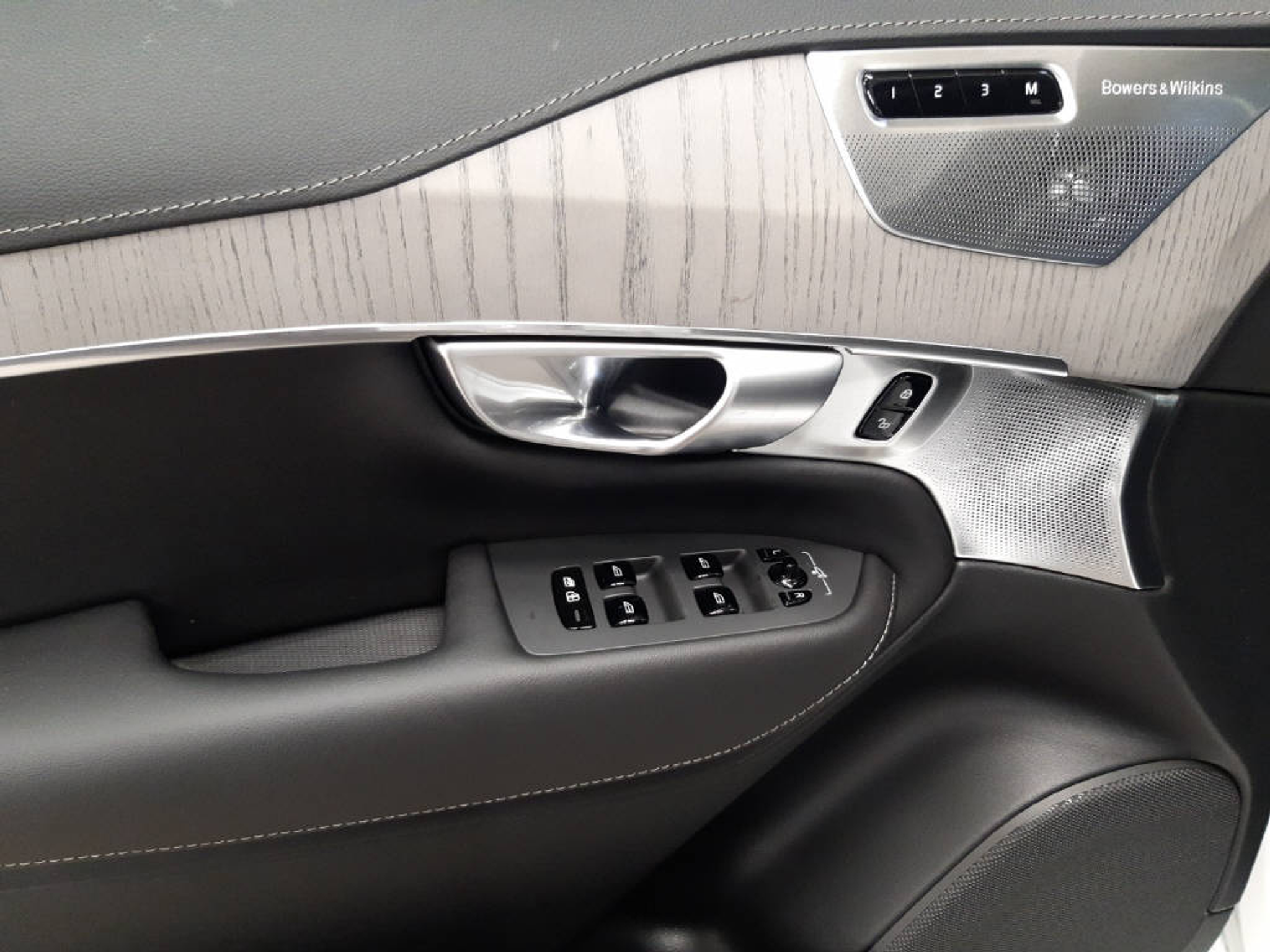 listing desktop thumbnail image 13