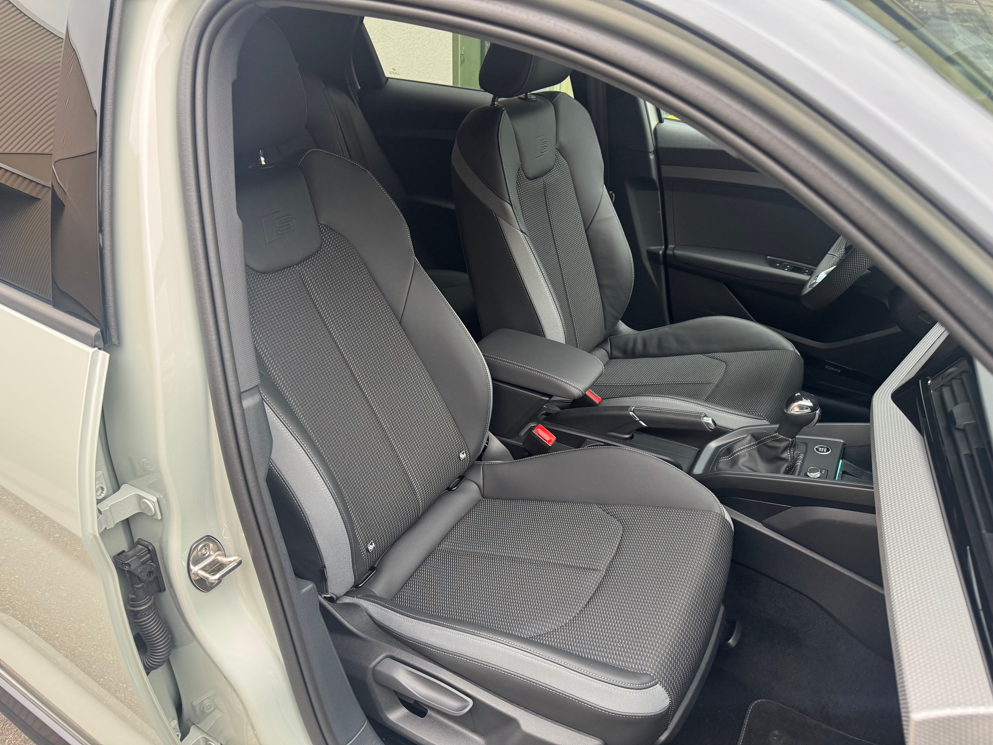 listing desktop thumbnail image 8