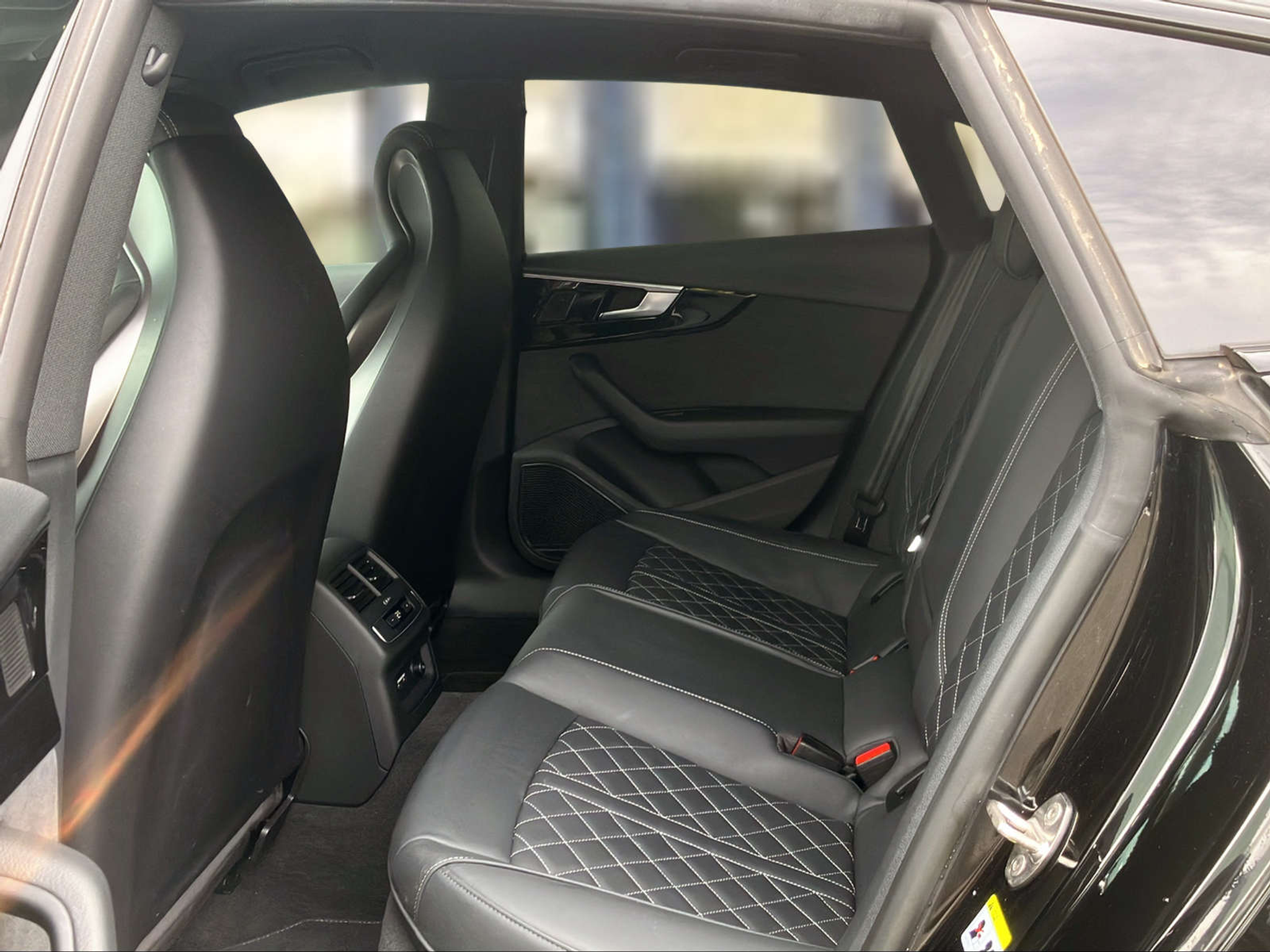 listing desktop thumbnail image 8