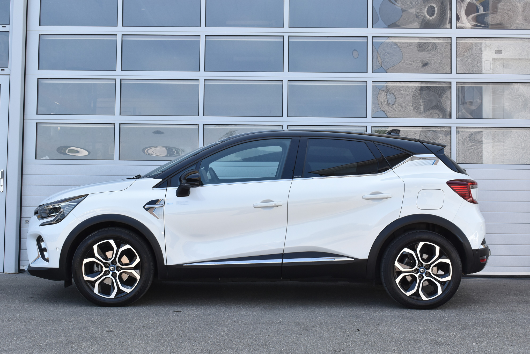 listing desktop thumbnail image 2