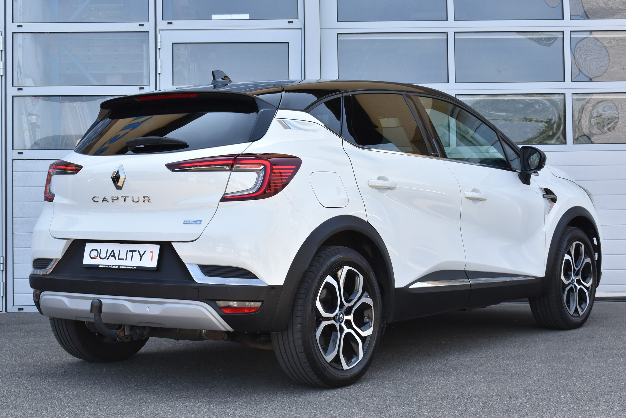 listing desktop thumbnail image 1