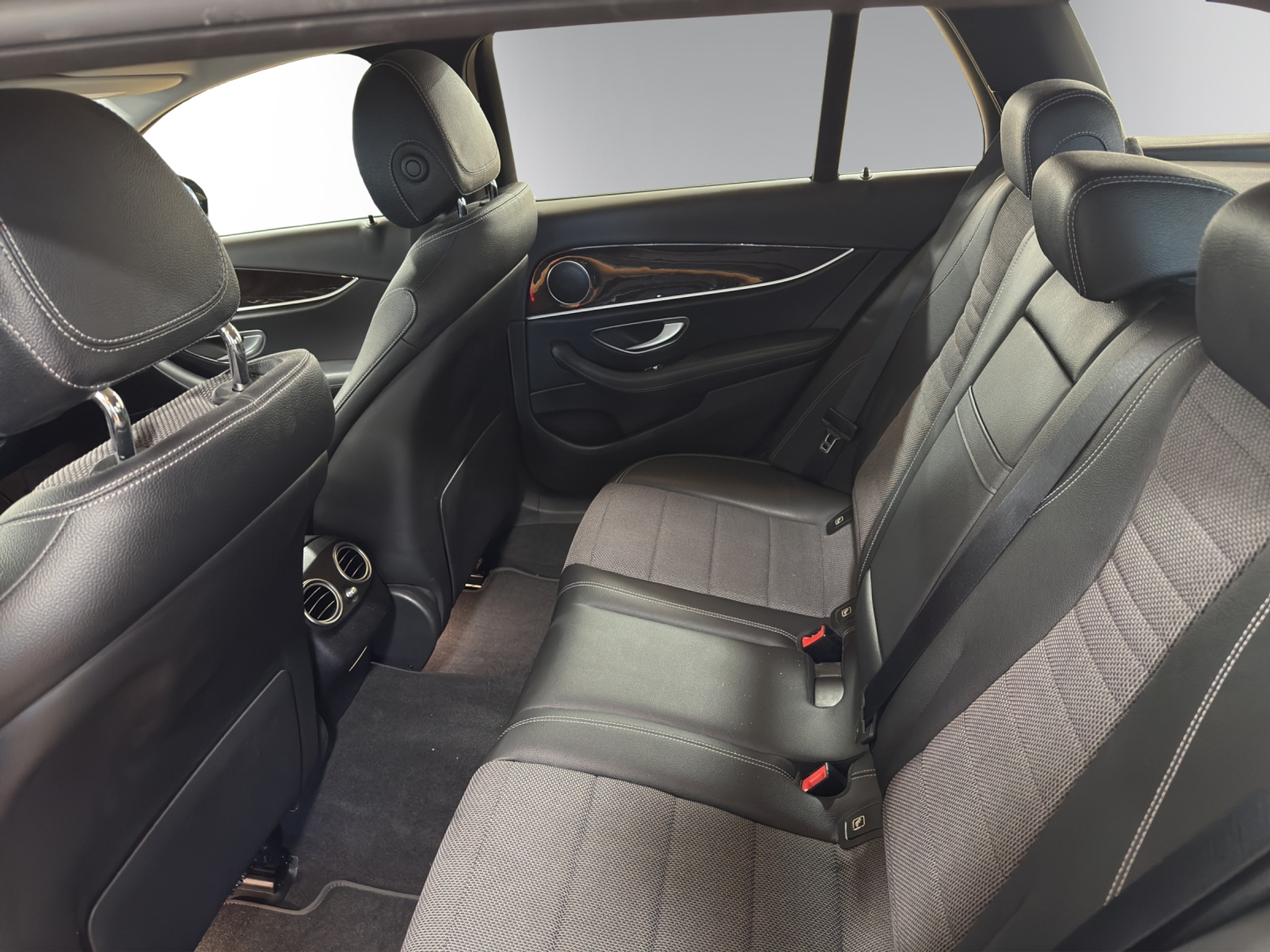 listing desktop thumbnail image 7