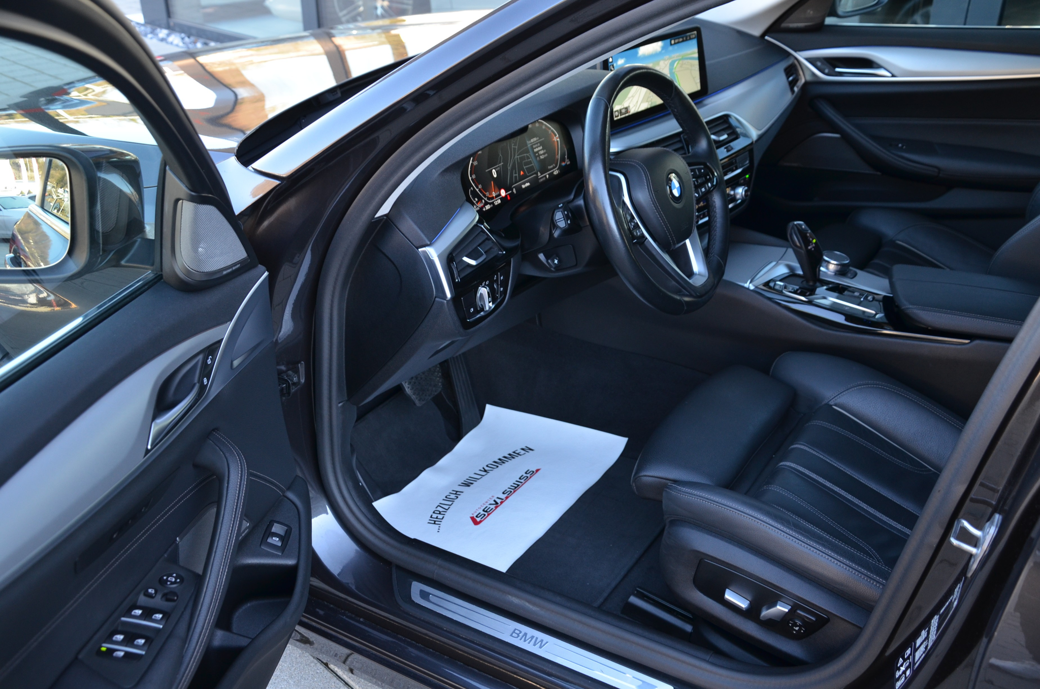 listing desktop thumbnail image 11