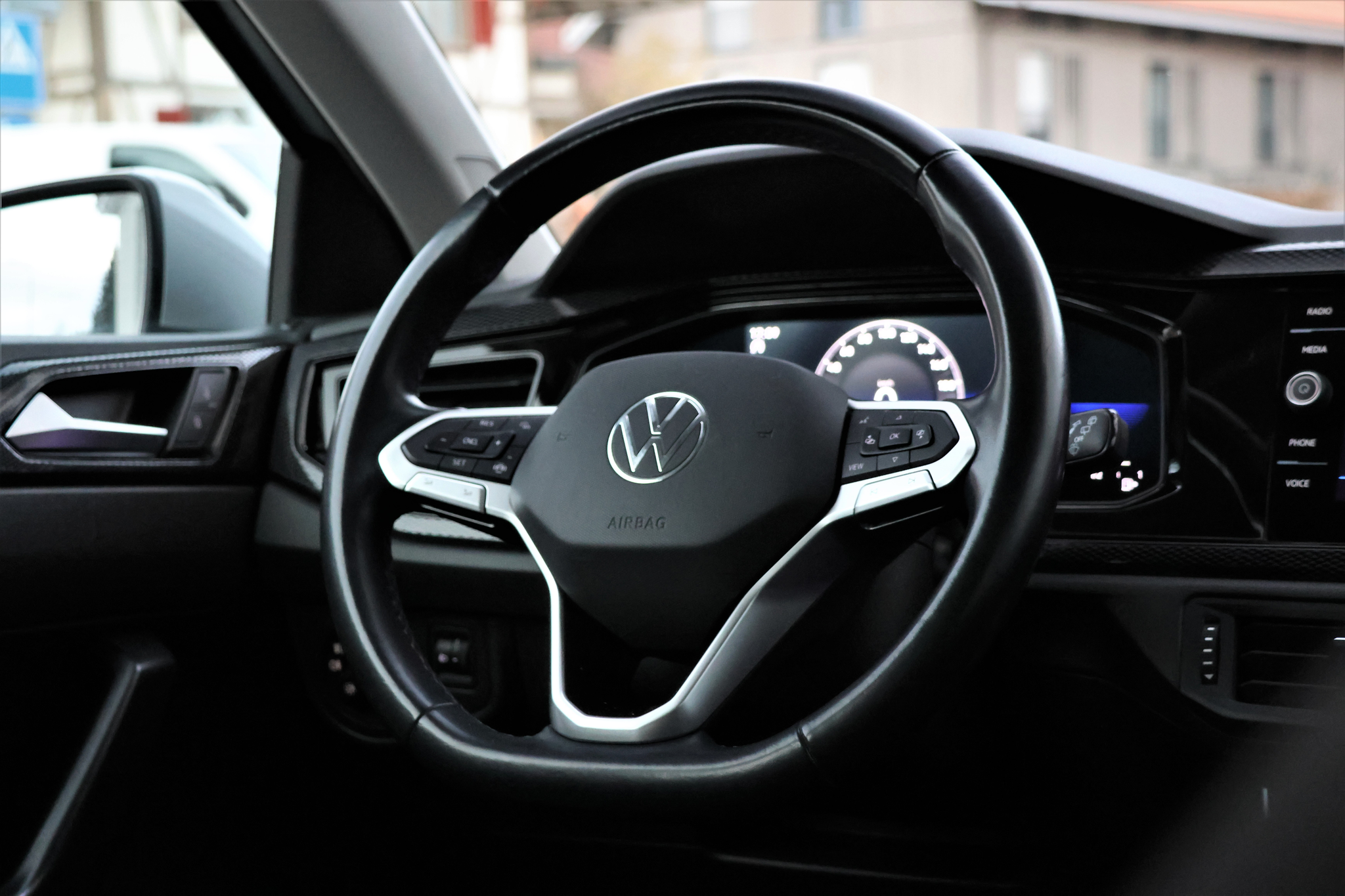 listing desktop thumbnail image 12