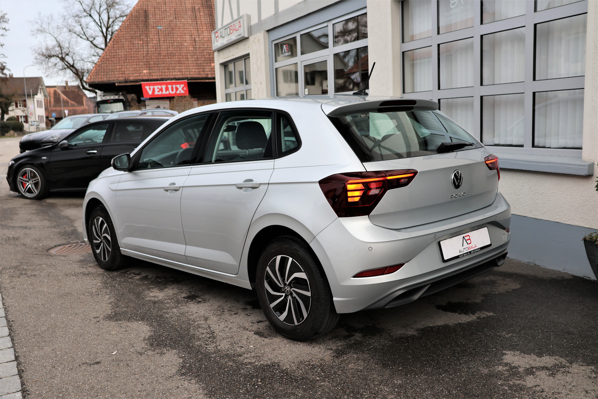 listing desktop thumbnail image 5