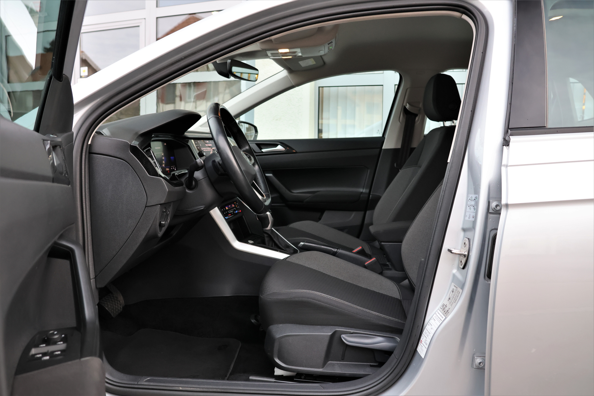 listing desktop thumbnail image 7