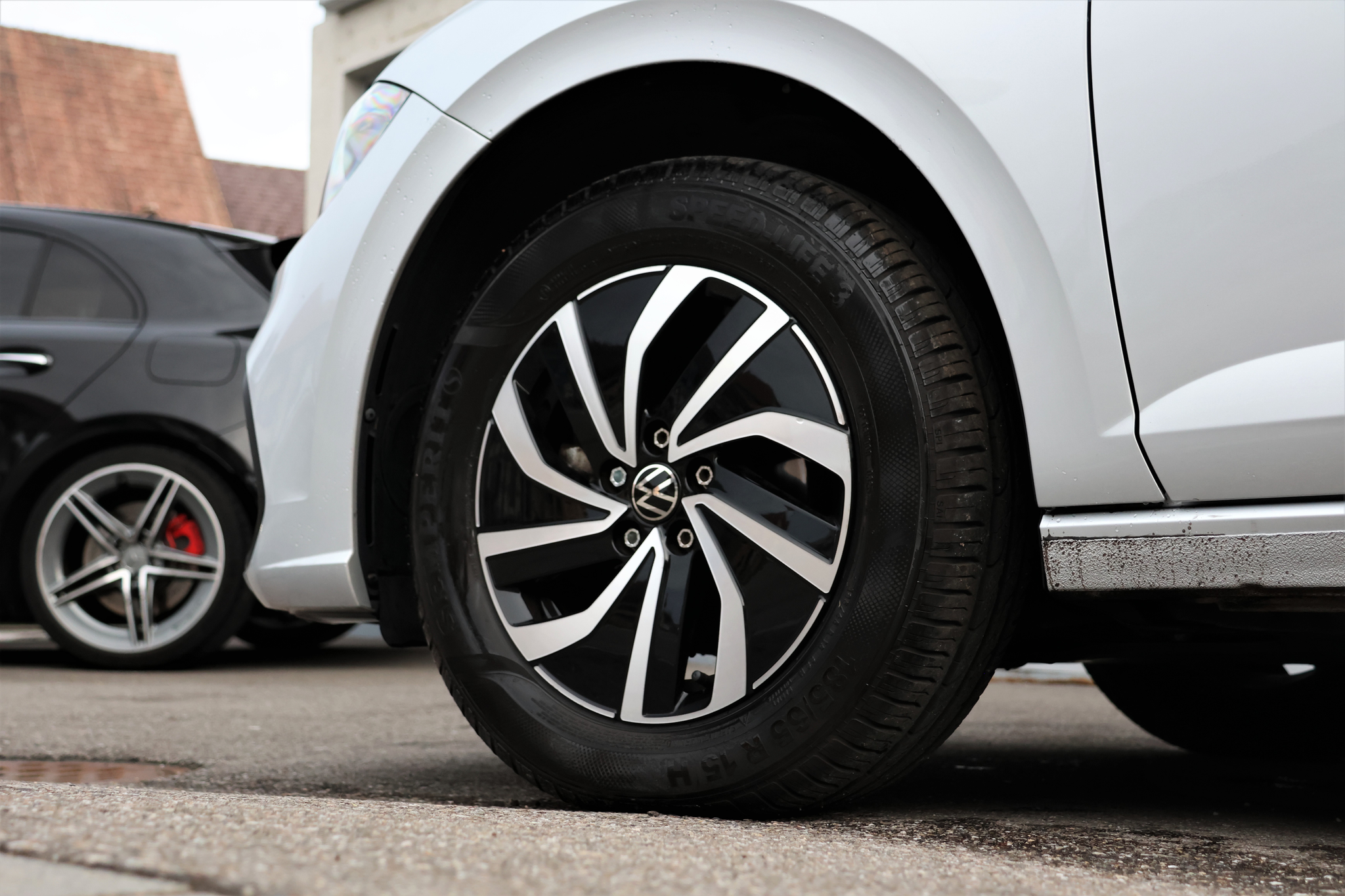 listing desktop thumbnail image 6