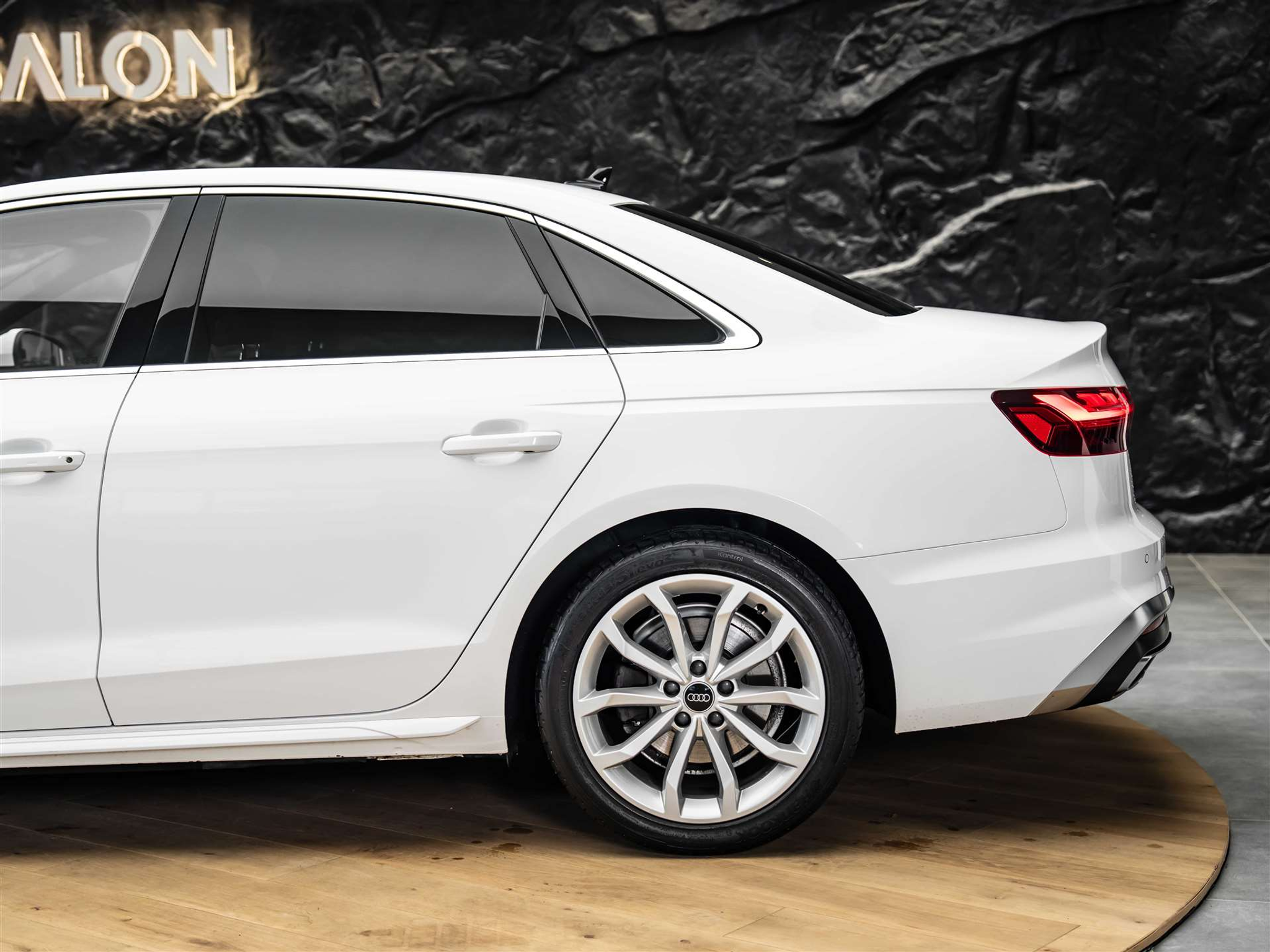 listing desktop thumbnail image 7