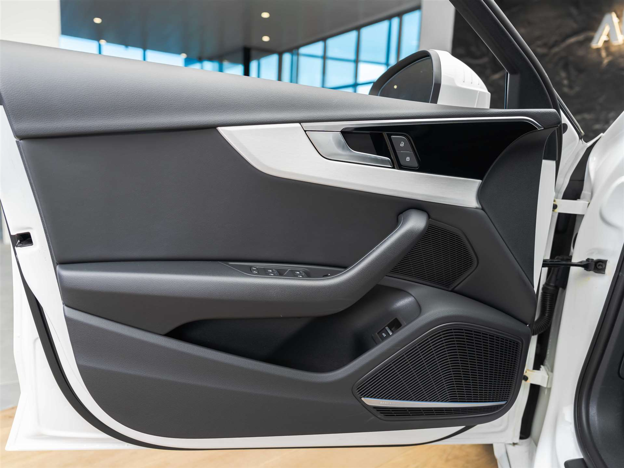 listing desktop thumbnail image 16