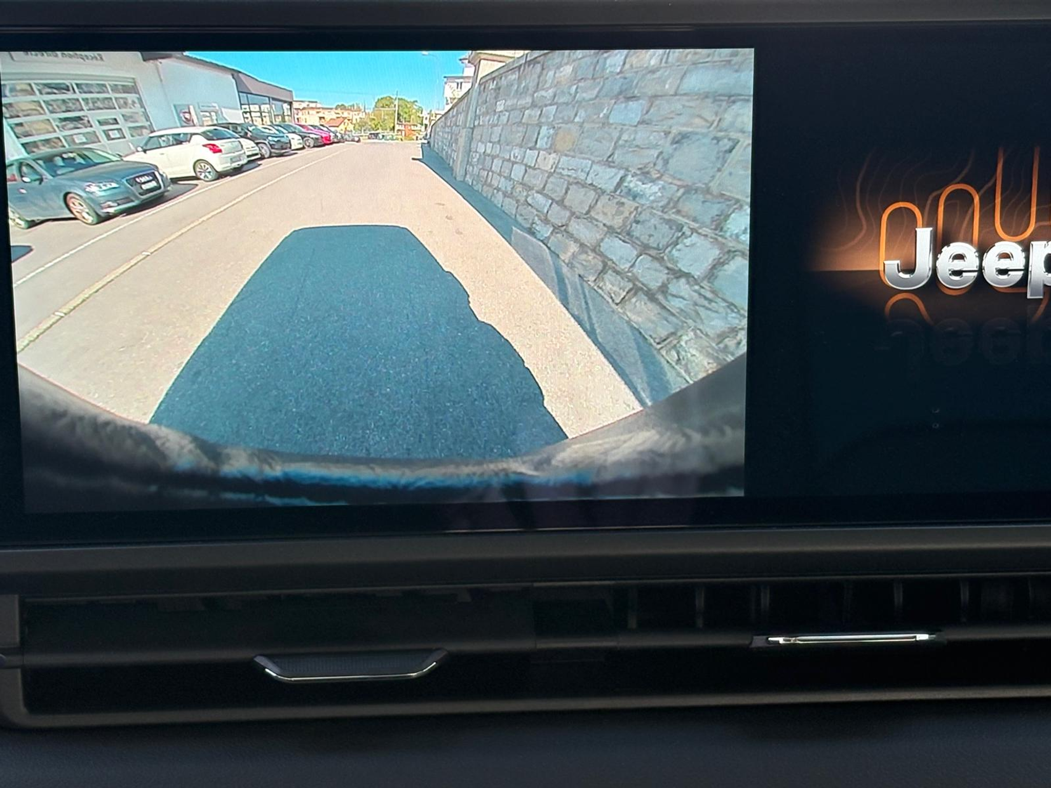 listing desktop thumbnail image 16