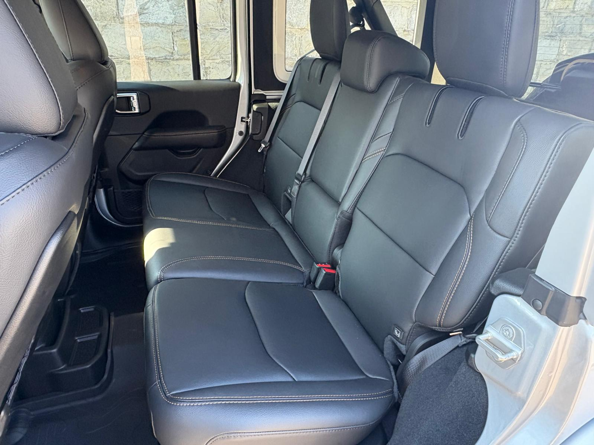 listing desktop thumbnail image 10