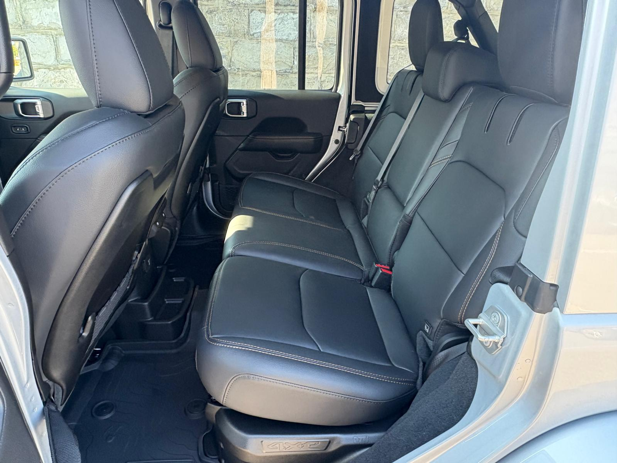 listing desktop thumbnail image 9