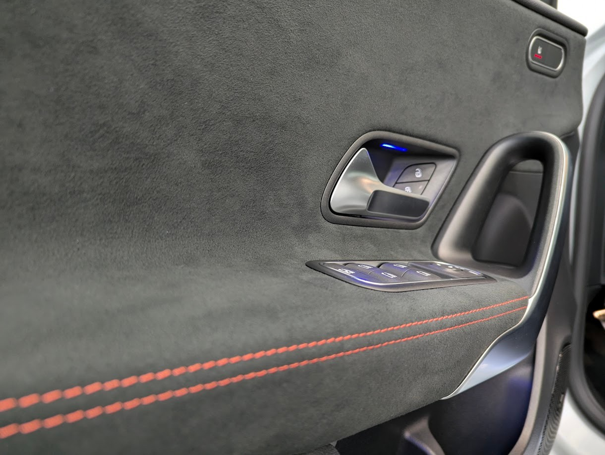 listing desktop thumbnail image 3