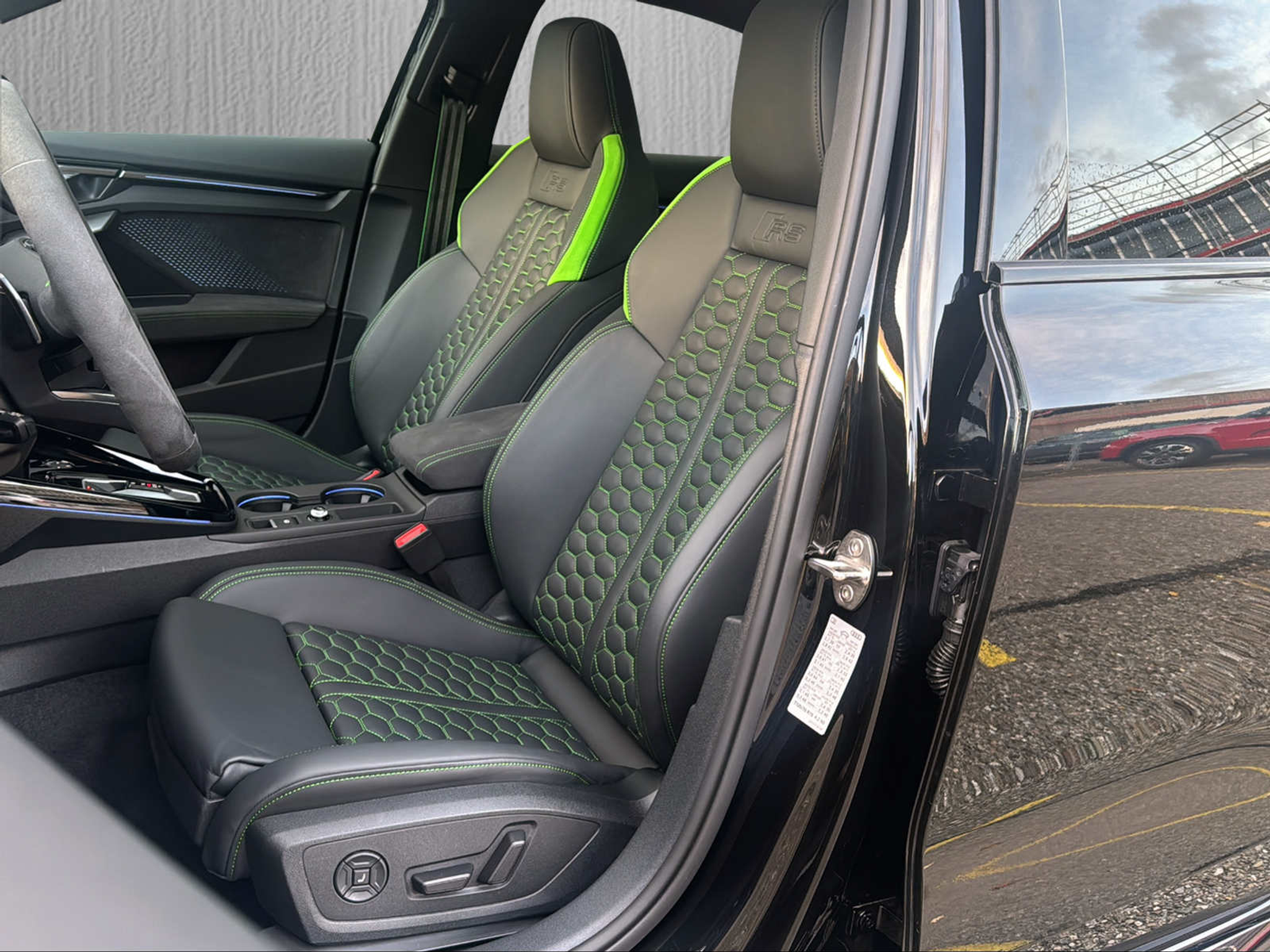 listing desktop thumbnail image 7