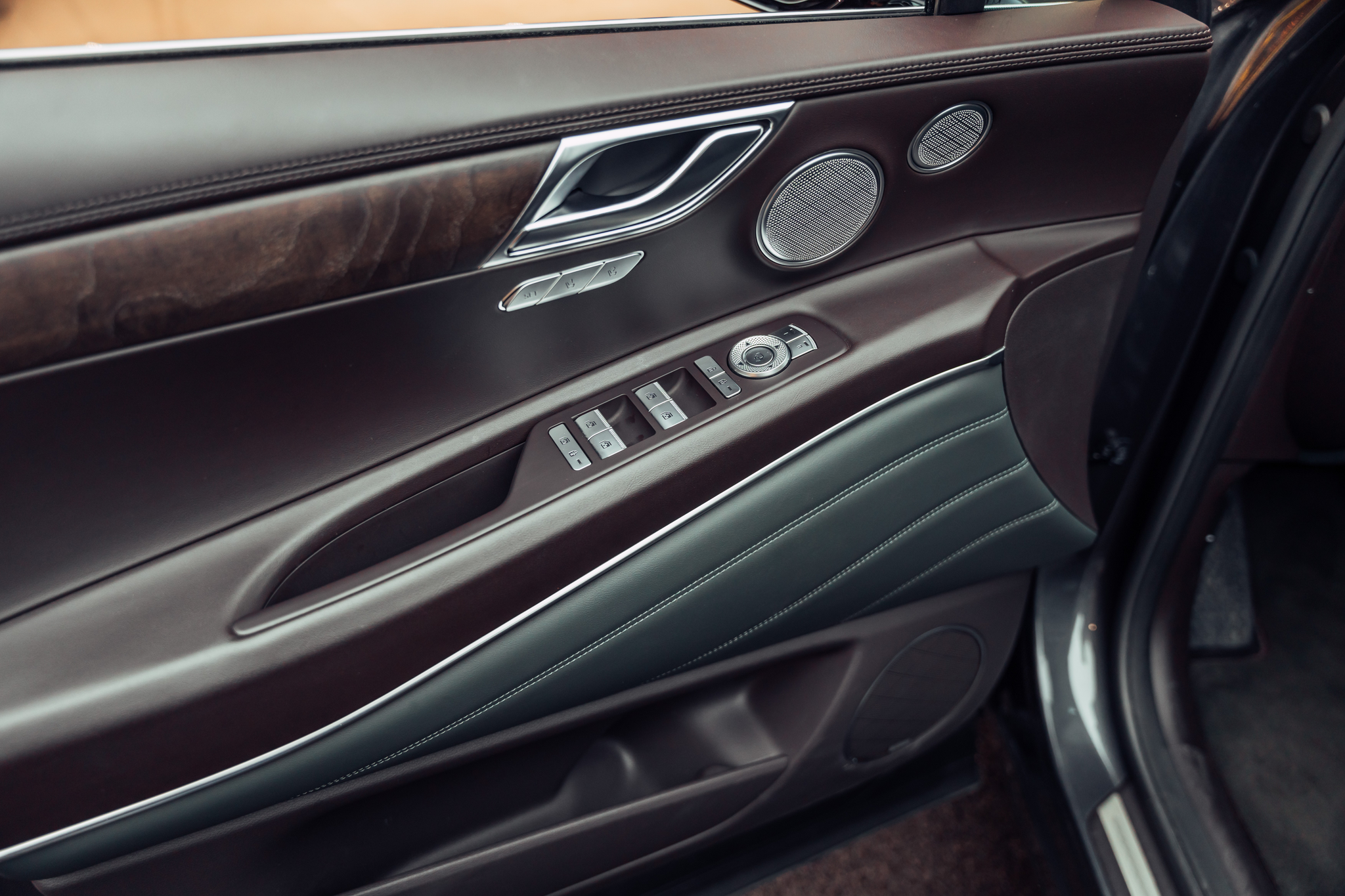 listing desktop thumbnail image 22