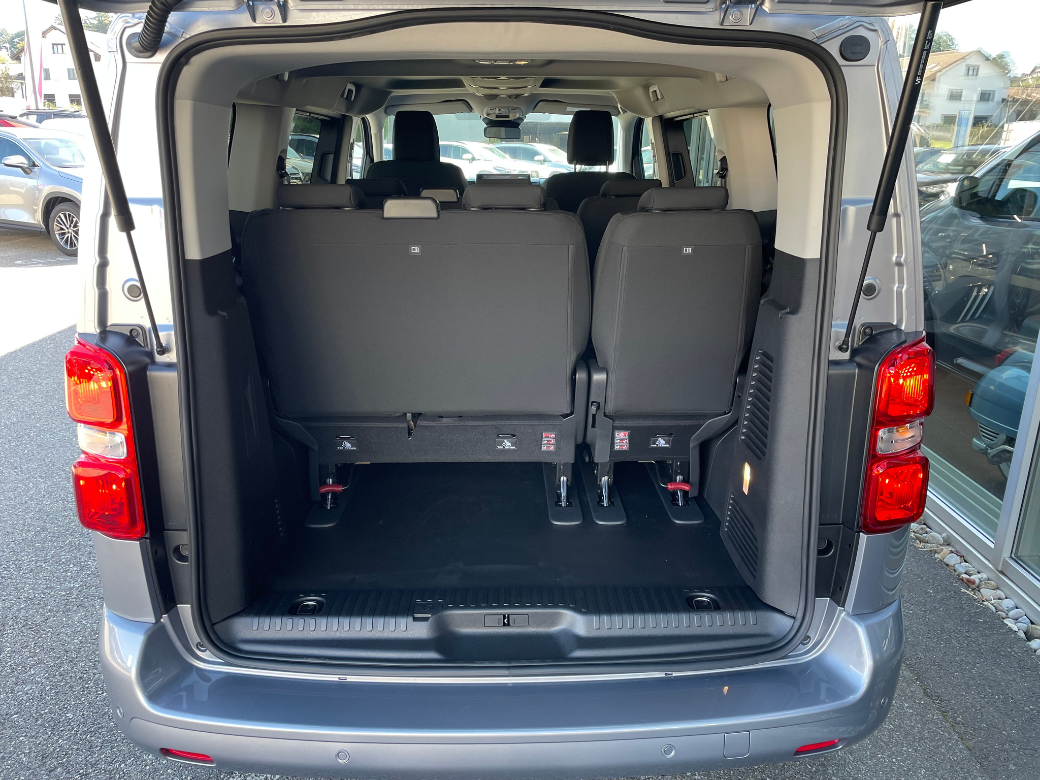 listing desktop thumbnail image 12