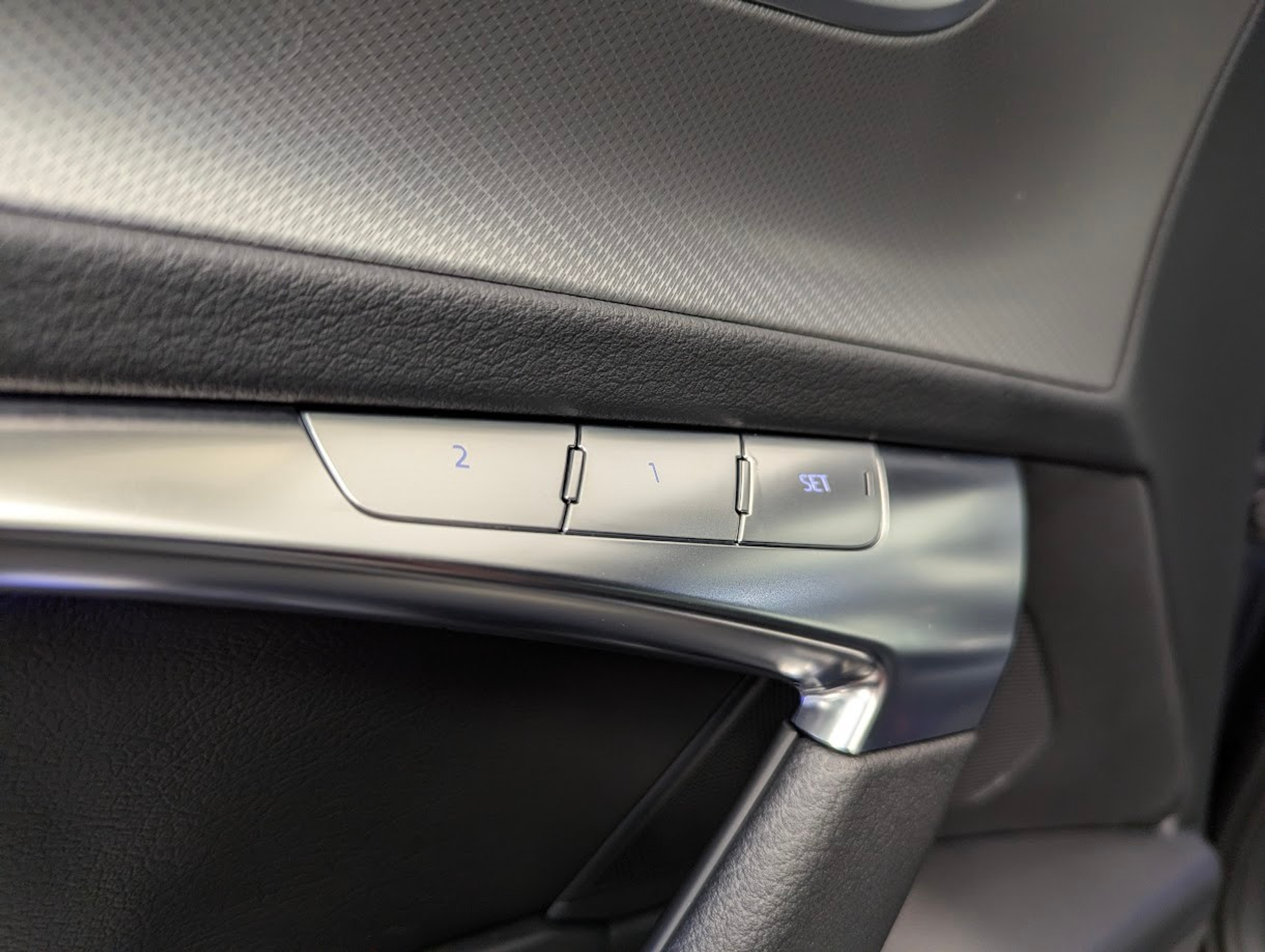 listing desktop thumbnail image 2