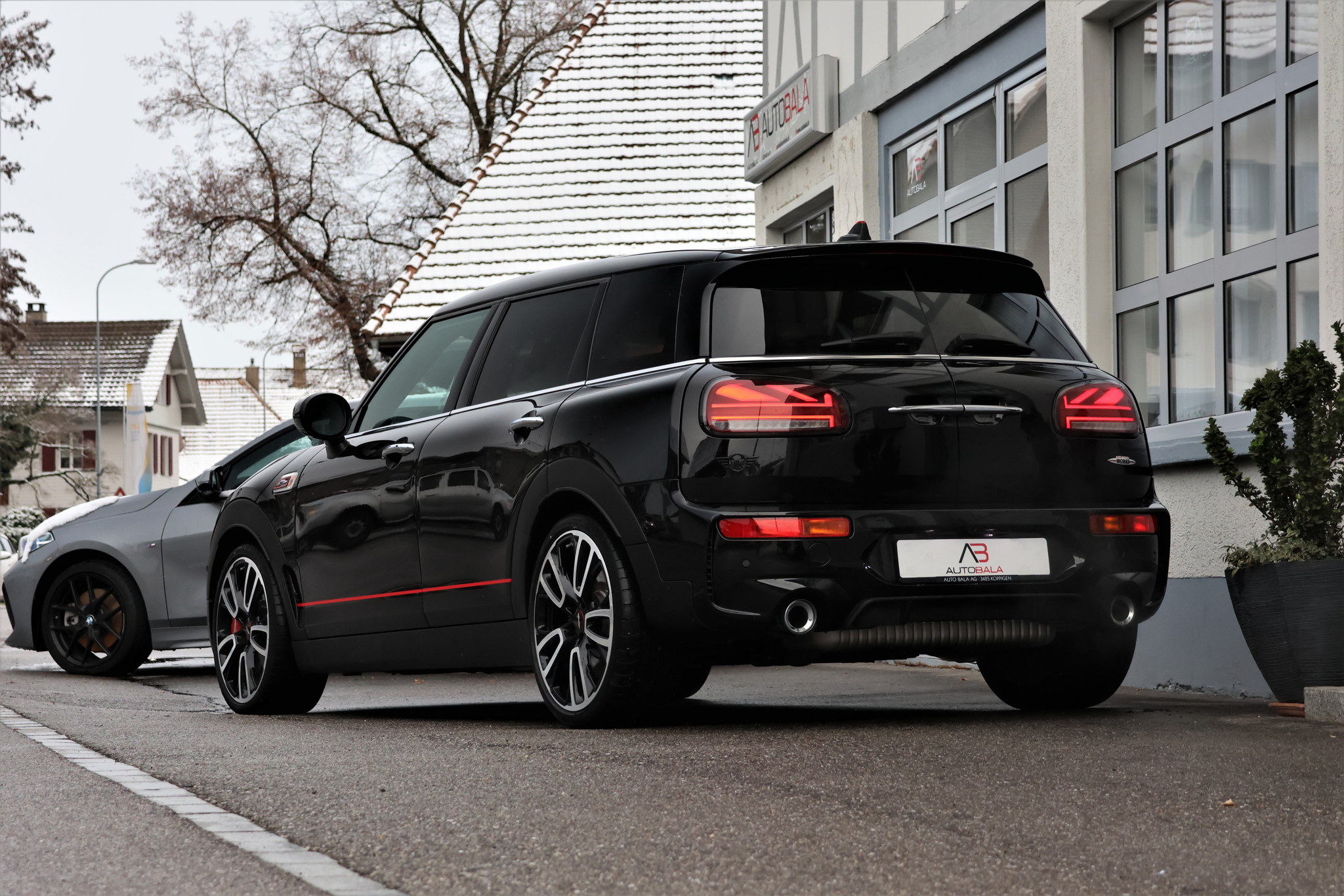 listing desktop thumbnail image 2