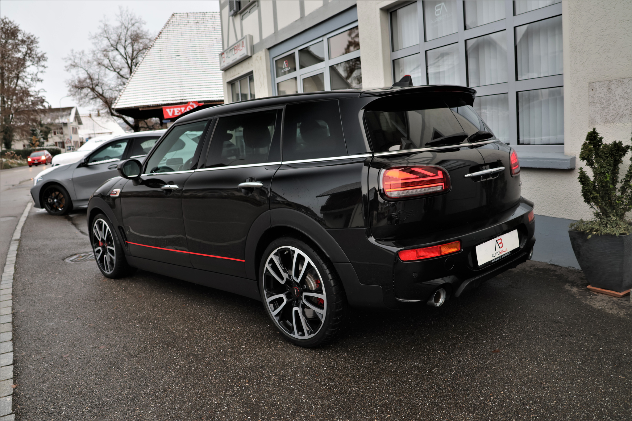 listing desktop thumbnail image 5