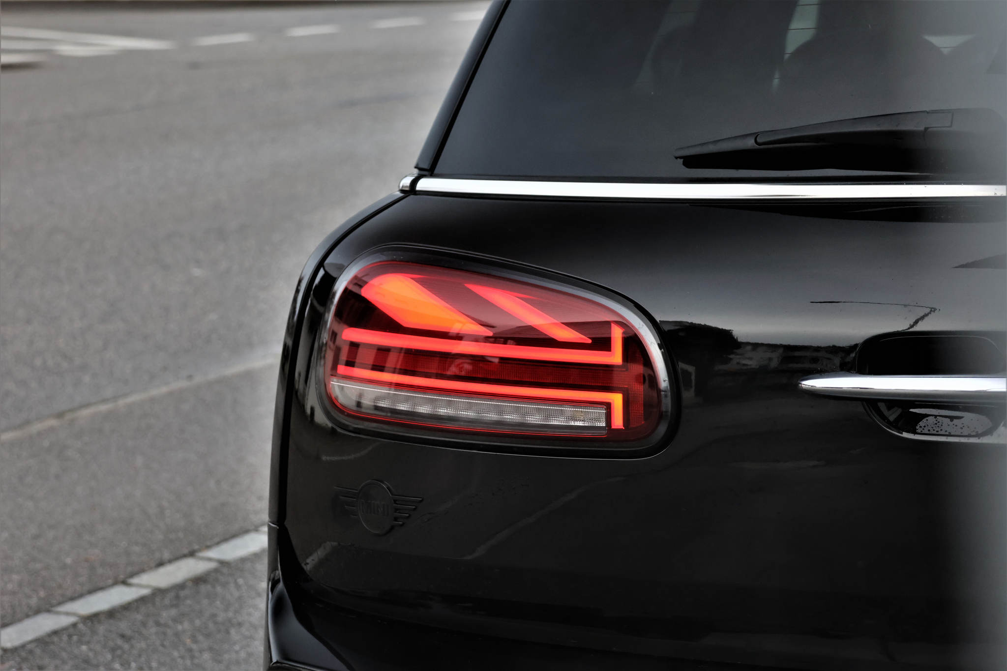 listing desktop thumbnail image 4