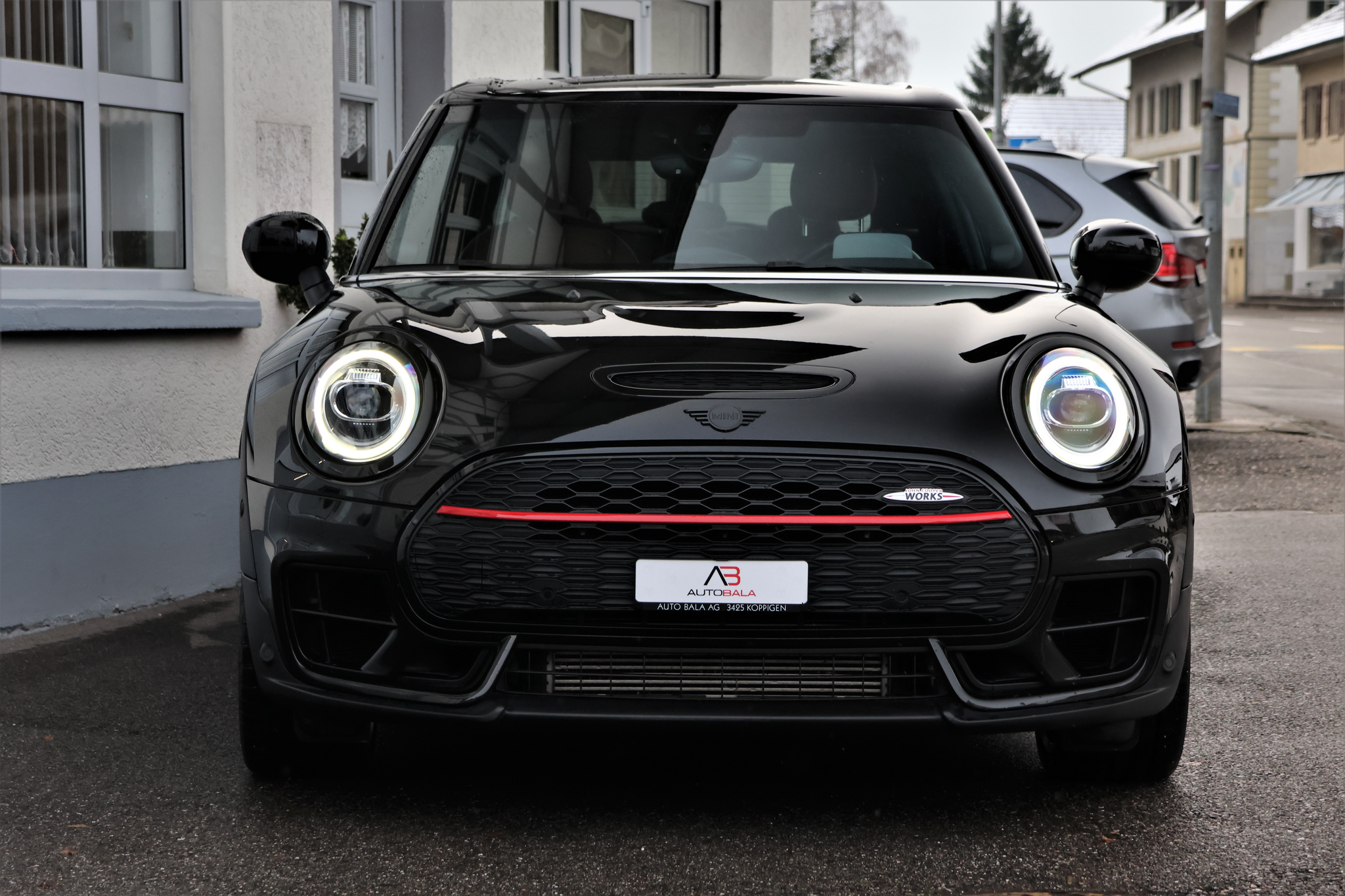 listing desktop thumbnail image 1