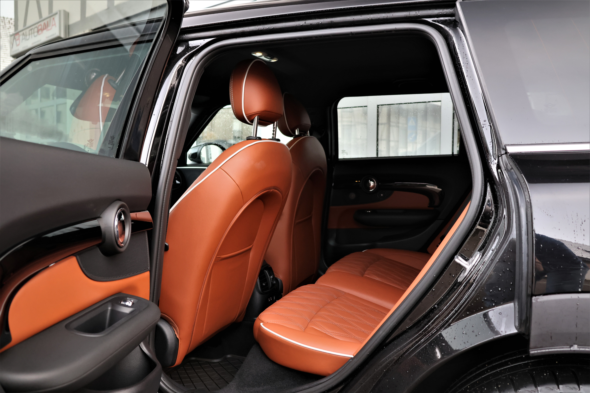 listing desktop thumbnail image 11