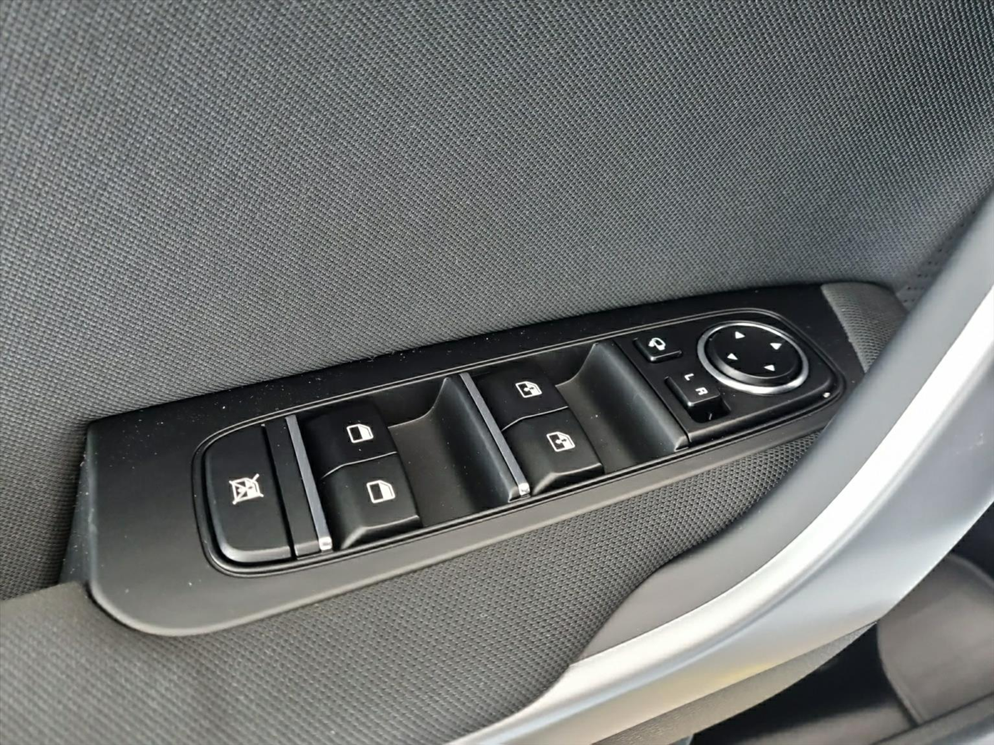 listing desktop thumbnail image 5