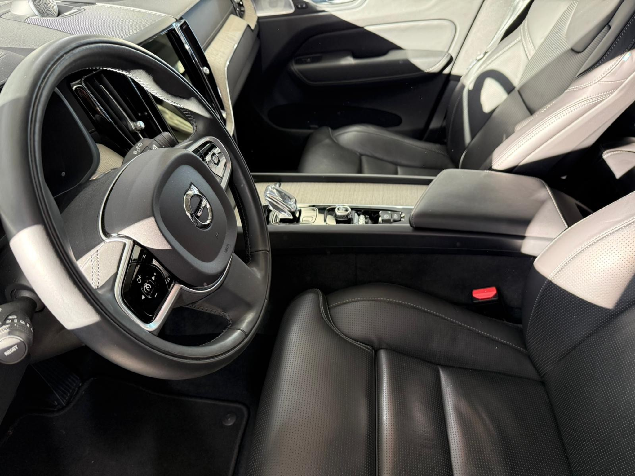 listing desktop thumbnail image 3