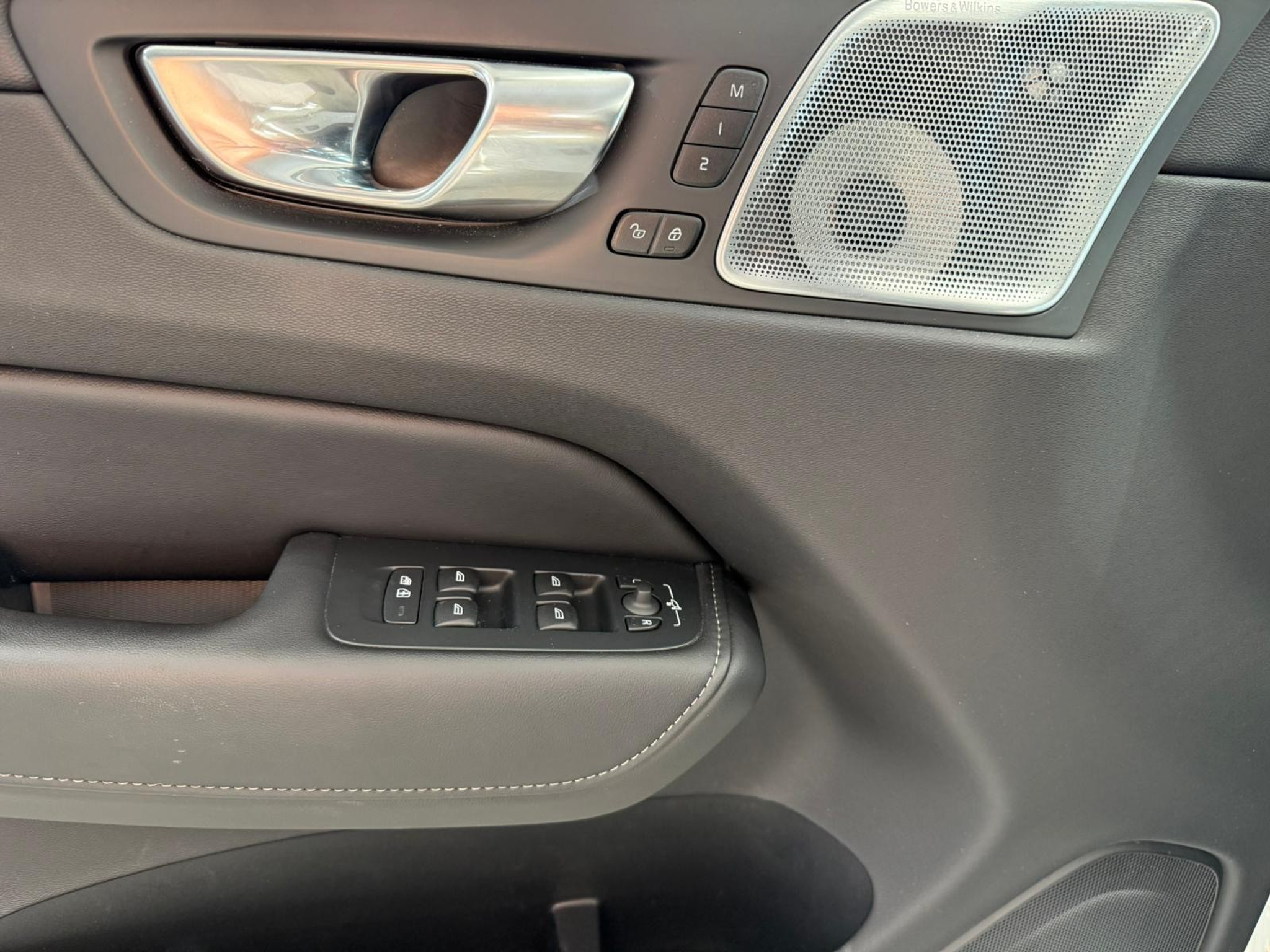 listing desktop thumbnail image 13