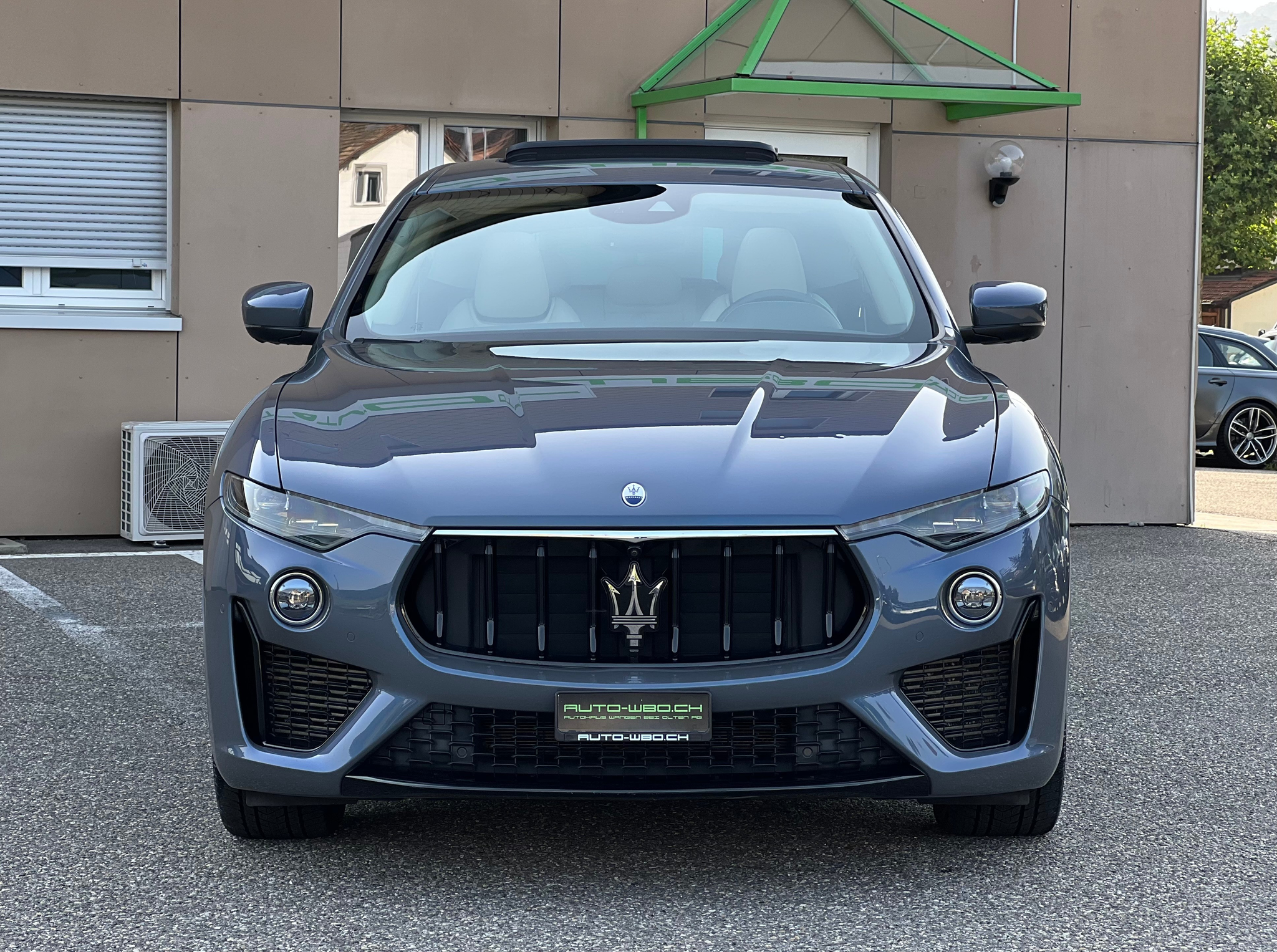 listing desktop thumbnail image 1