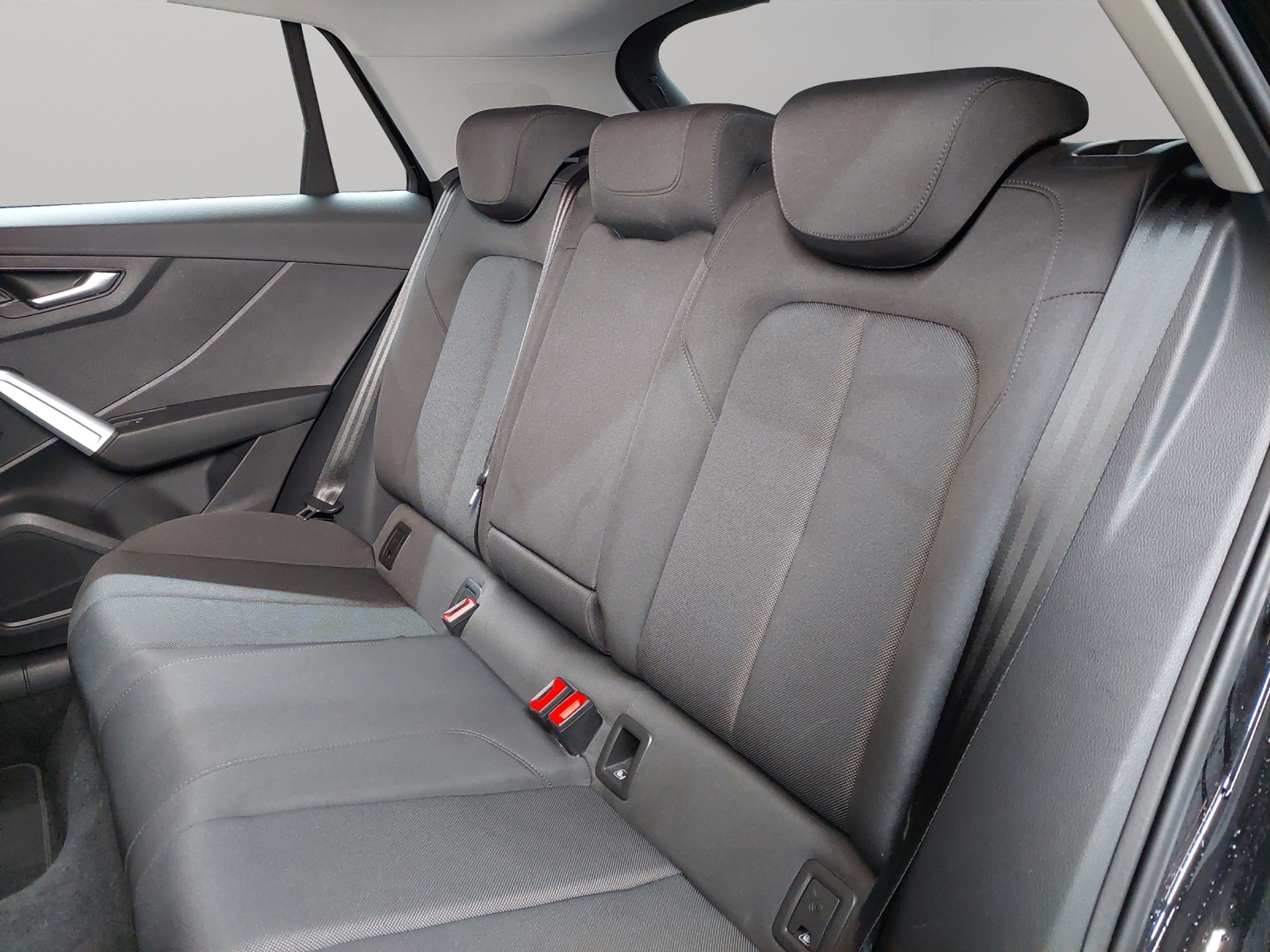 listing desktop thumbnail image 7